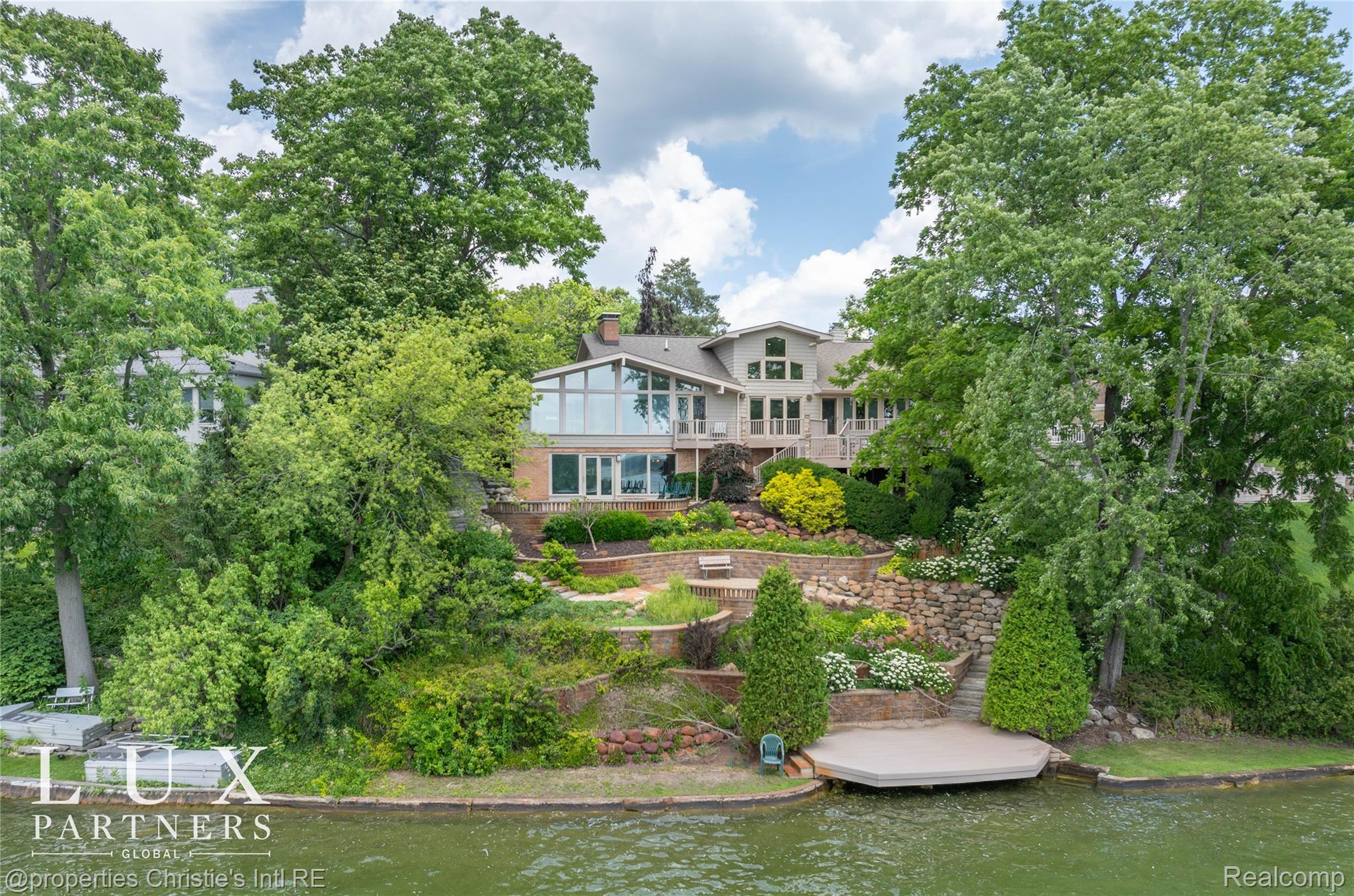 24 Hiawatha Drive