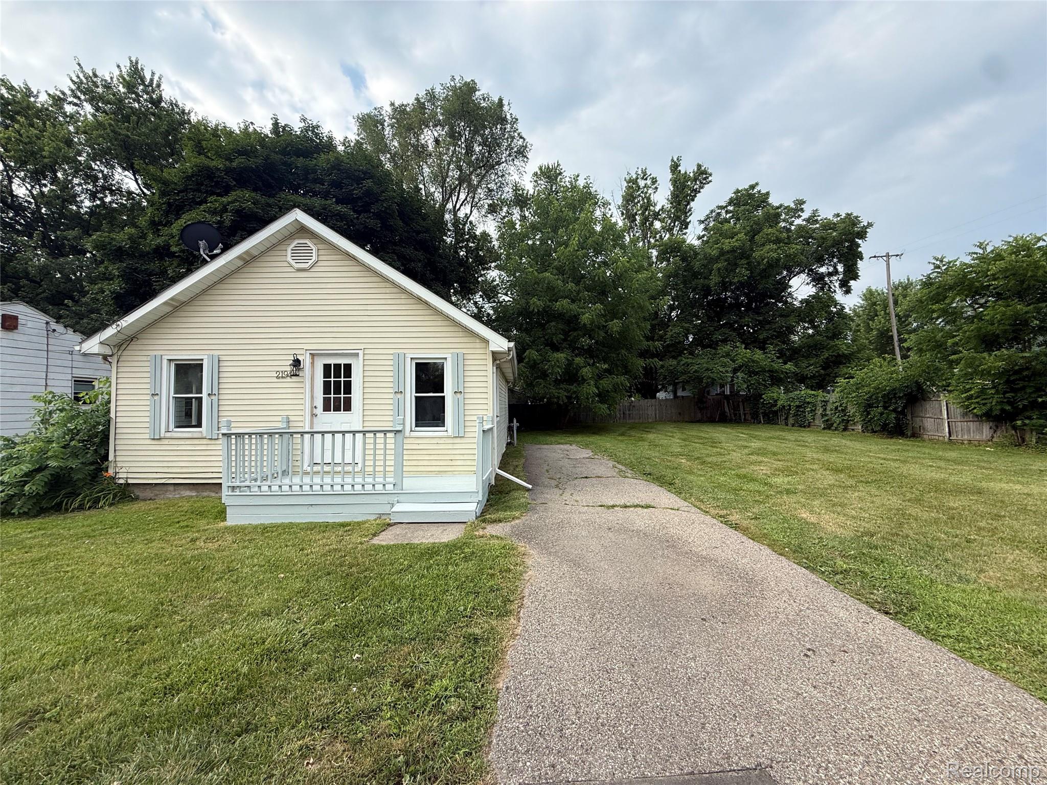 2194 E Bristol Road Property Photo 2