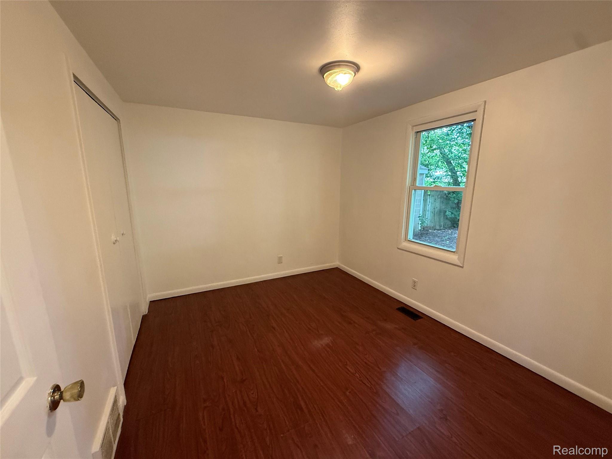 2194 E Bristol Road Property Photo 9