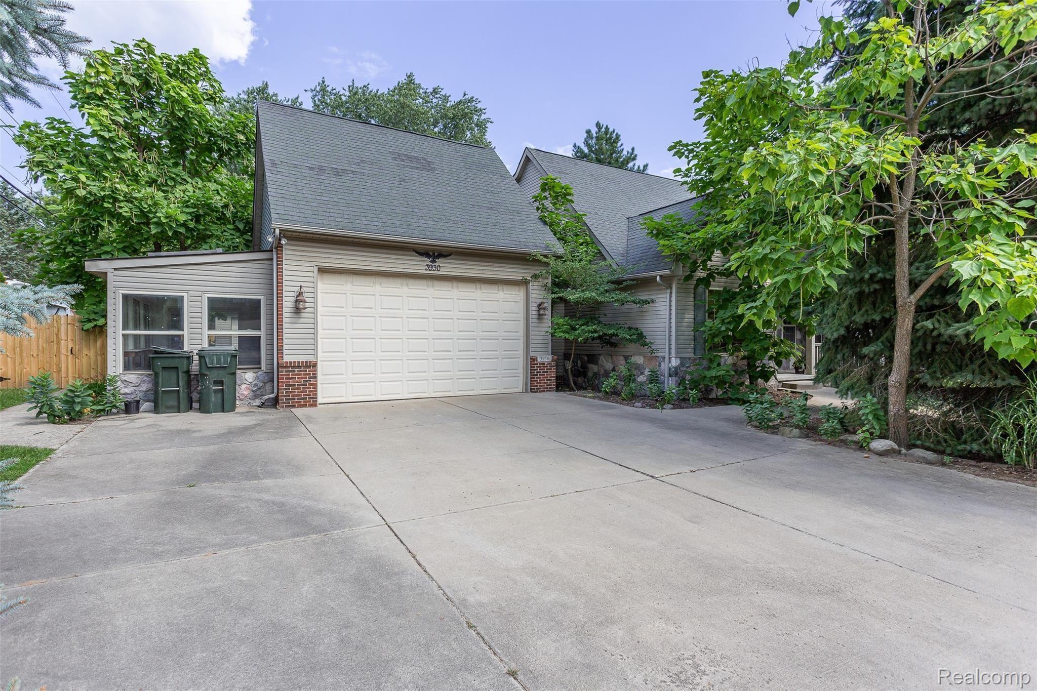 3930 DUNNING Road Property Photo 1