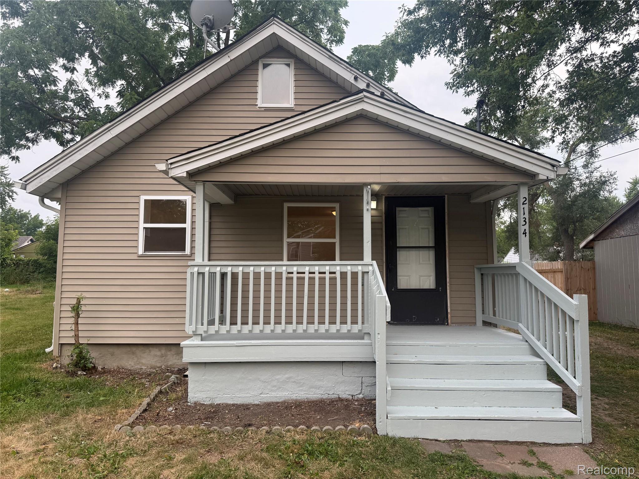 2134 E Mclean Avenue Property Photo 1