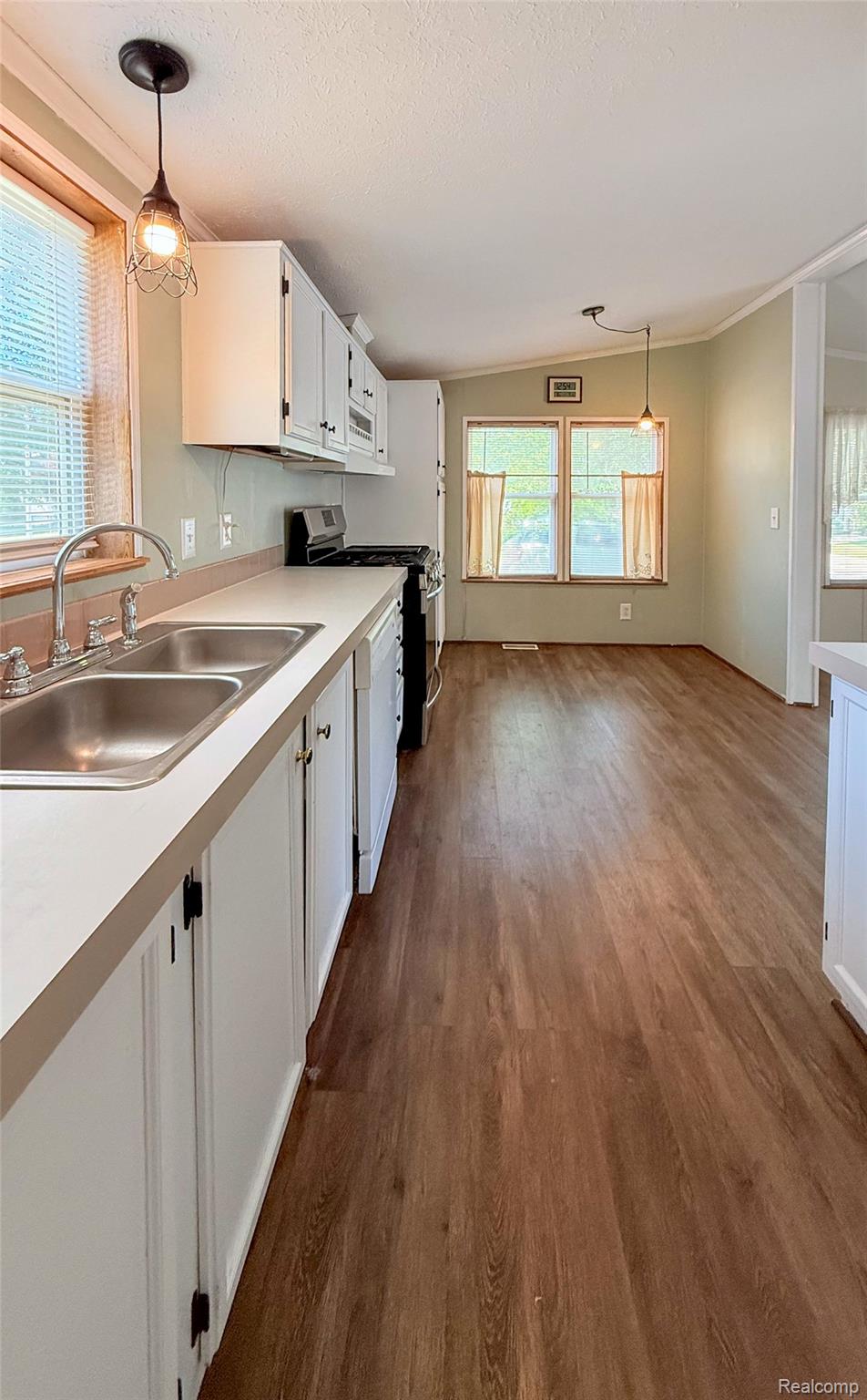 416 Raisin River Drive Property Photo 8