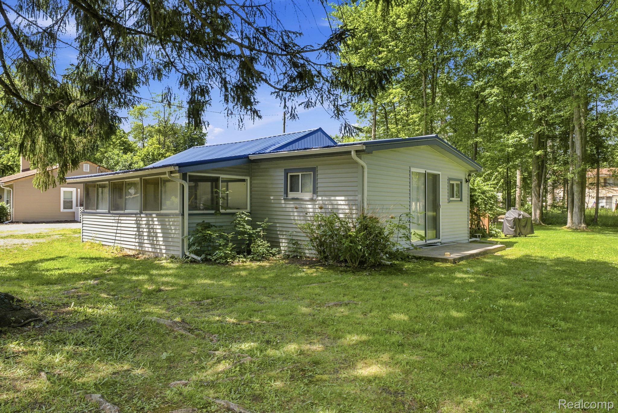 7496 Forest Drive Property Photo 3