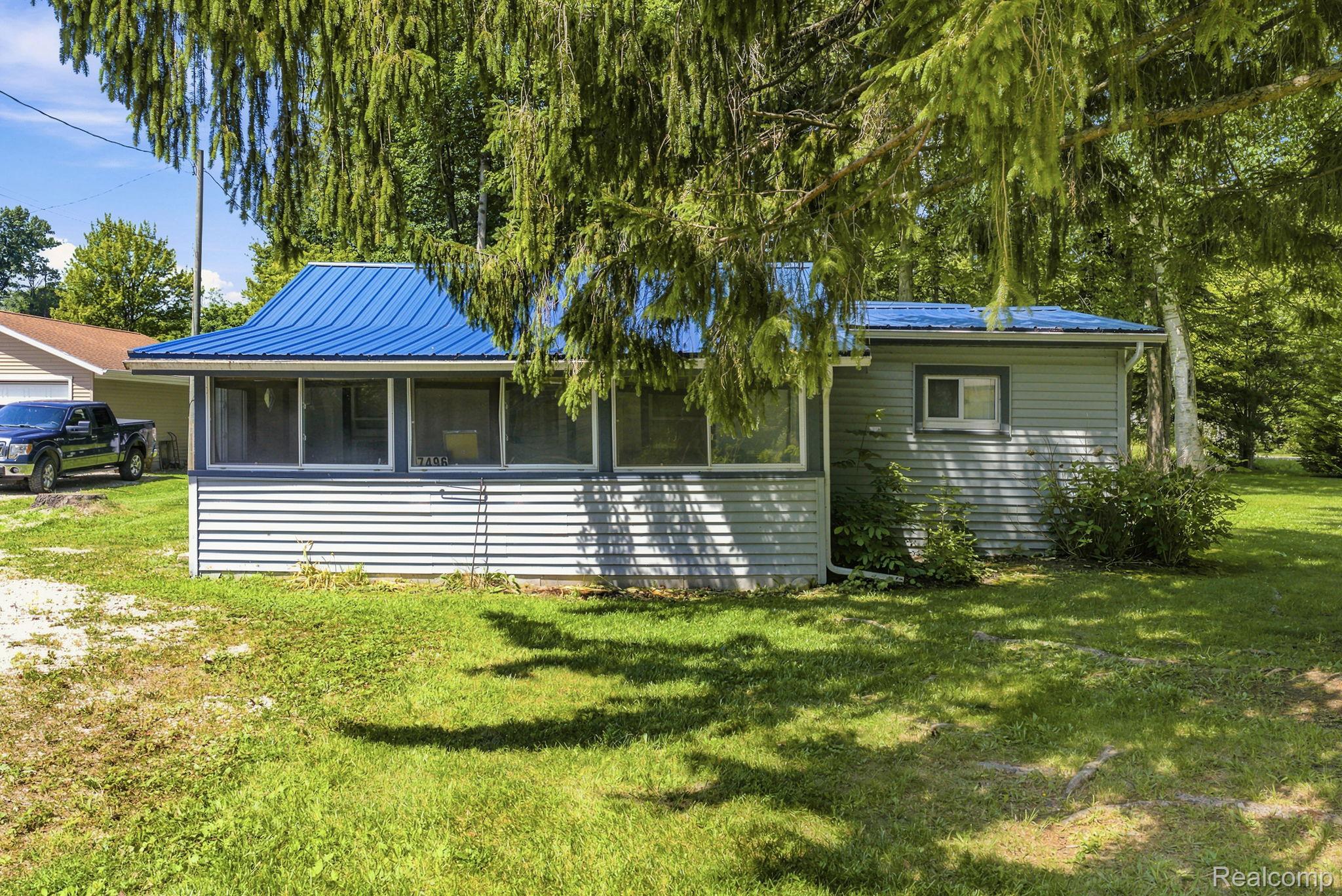 7496 Forest Drive Property Photo 4