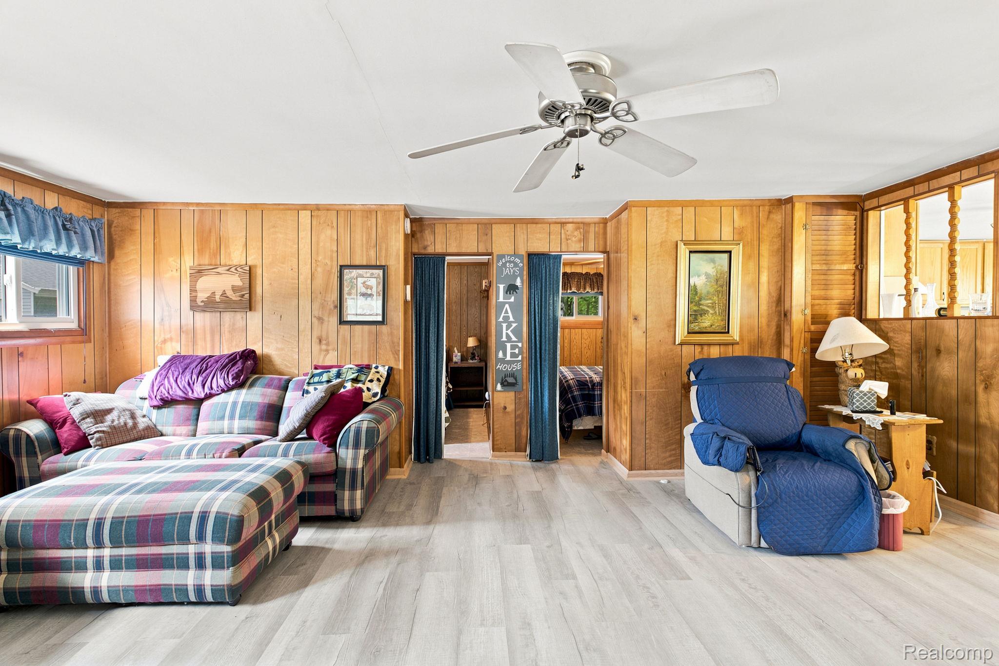 7496 Forest Drive Property Photo 7
