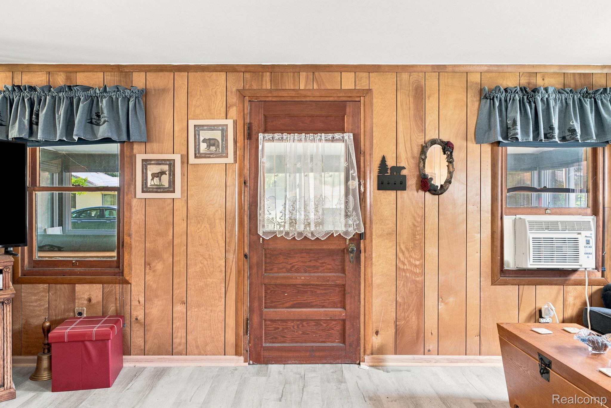 7496 Forest Drive Property Photo 8