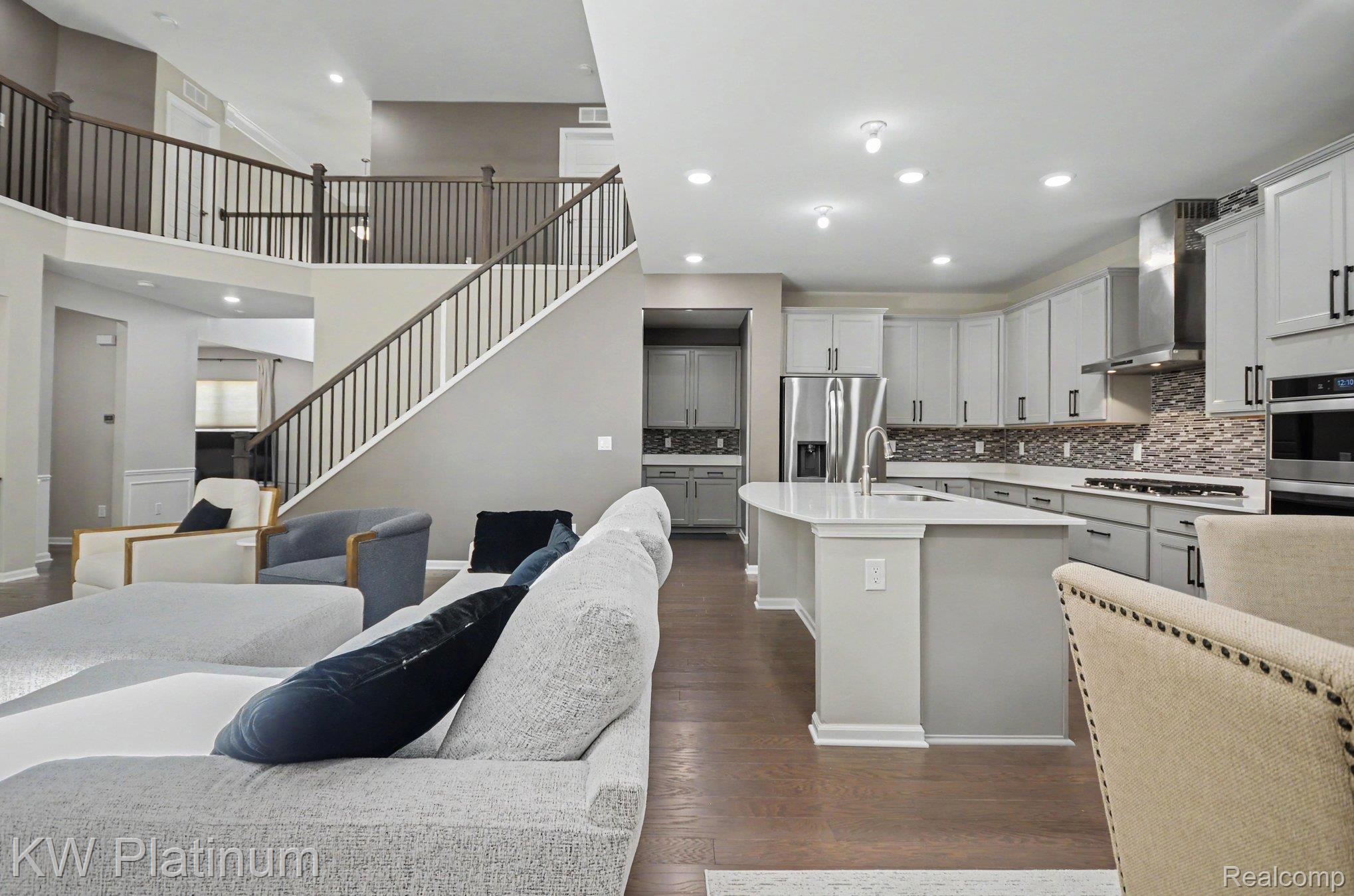 55740 Beacon Shore Drive Property Photo 6