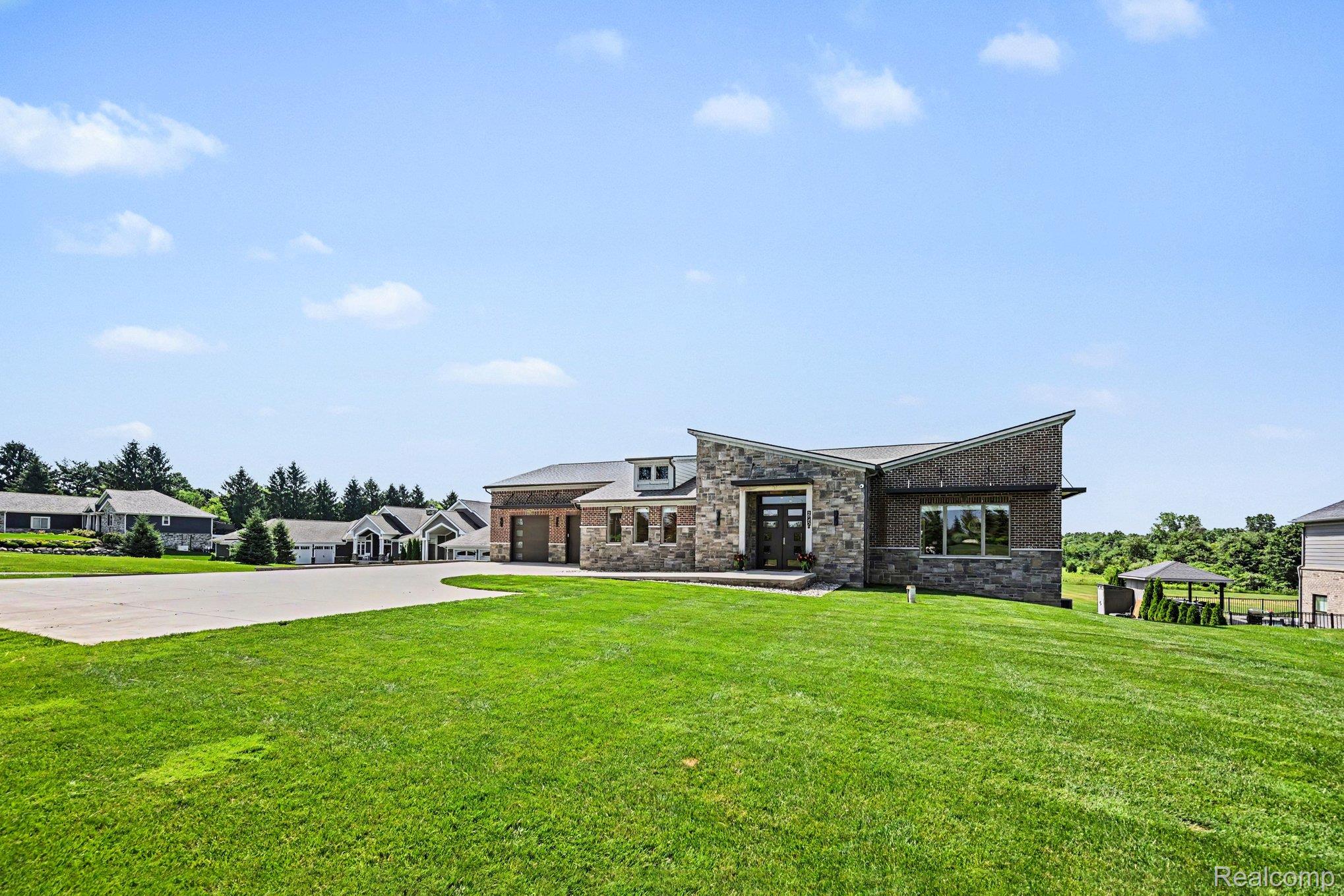 2943 Sleeth Road Property Photo 4