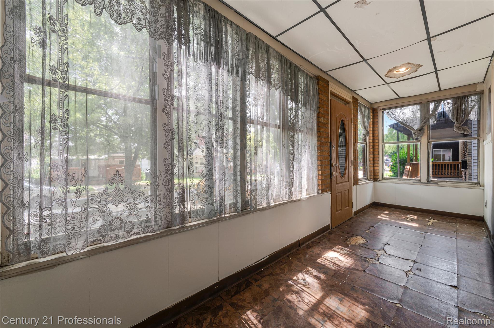 238 Richter St Street Property Photo 5