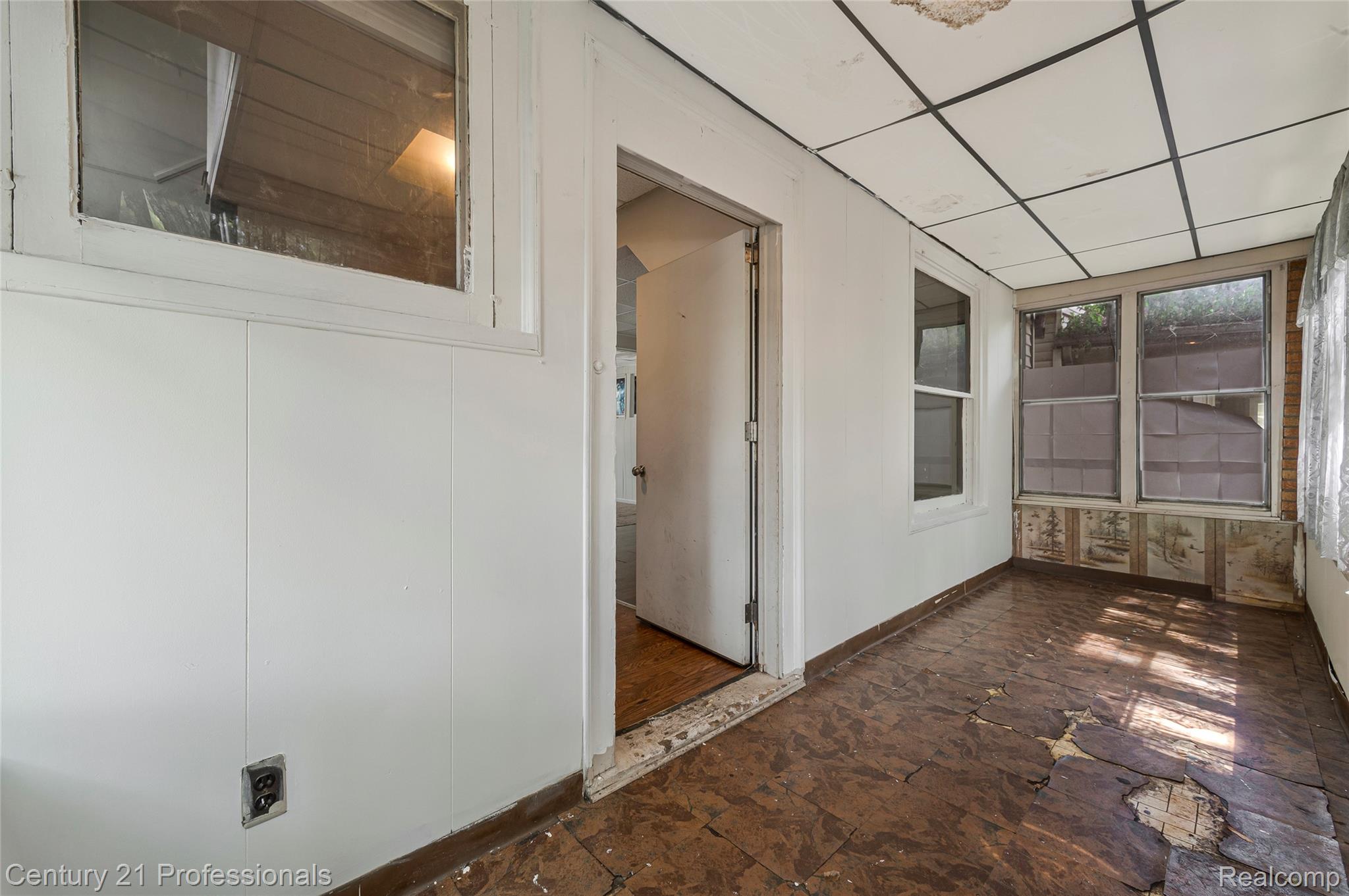 238 Richter St Street Property Photo 6