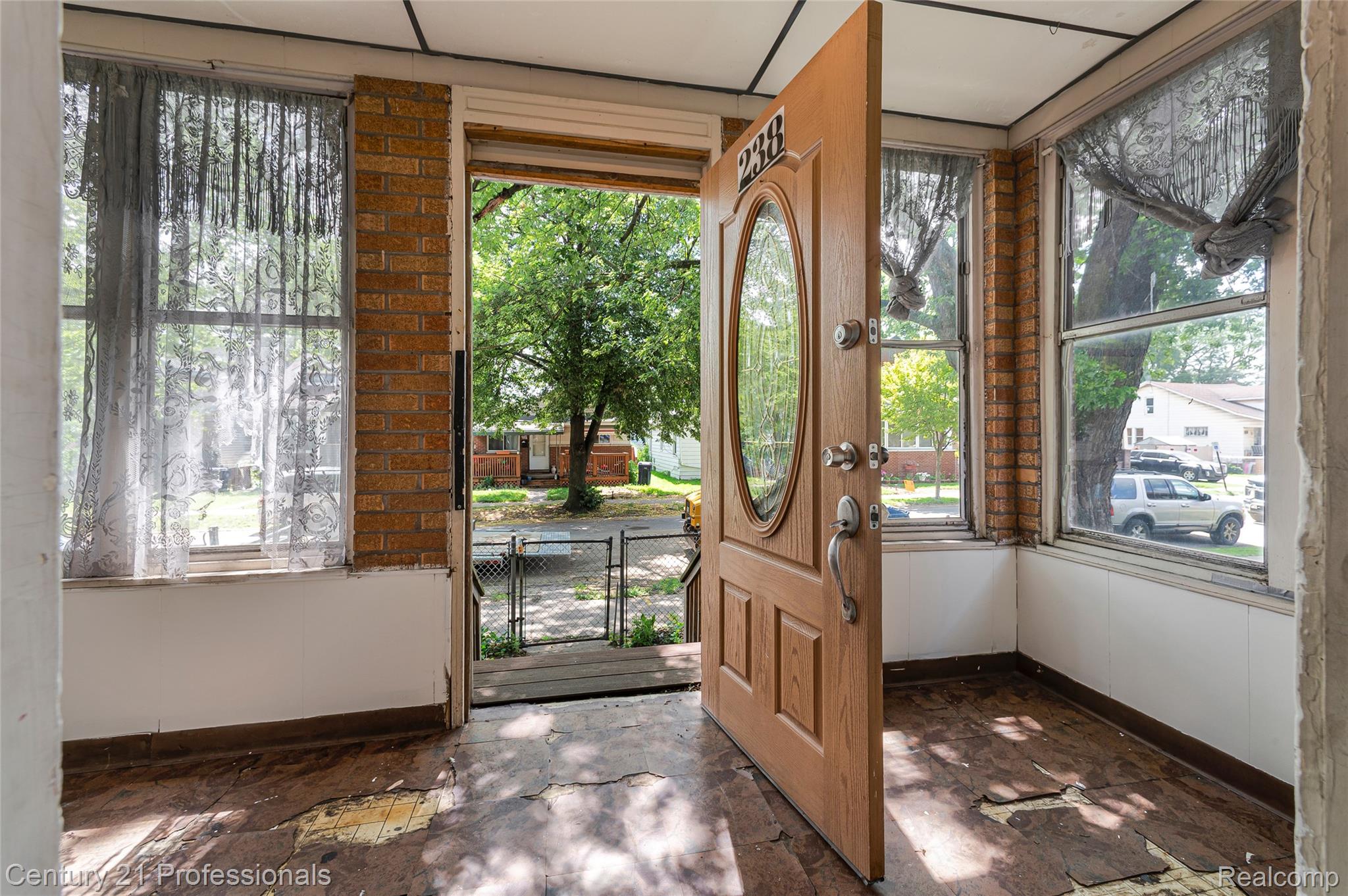 238 Richter St Street Property Photo 7