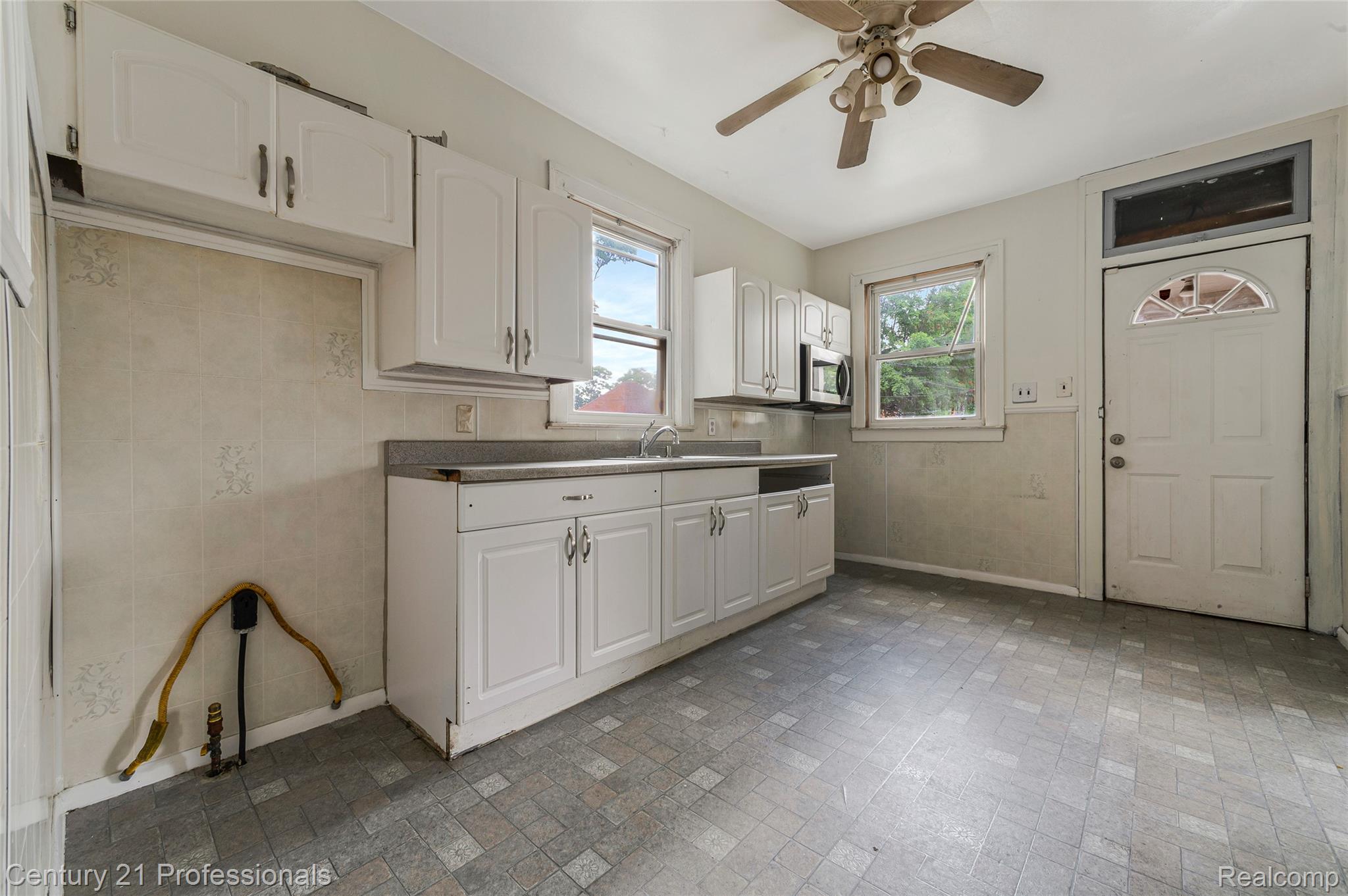 238 Richter St Street Property Photo 15