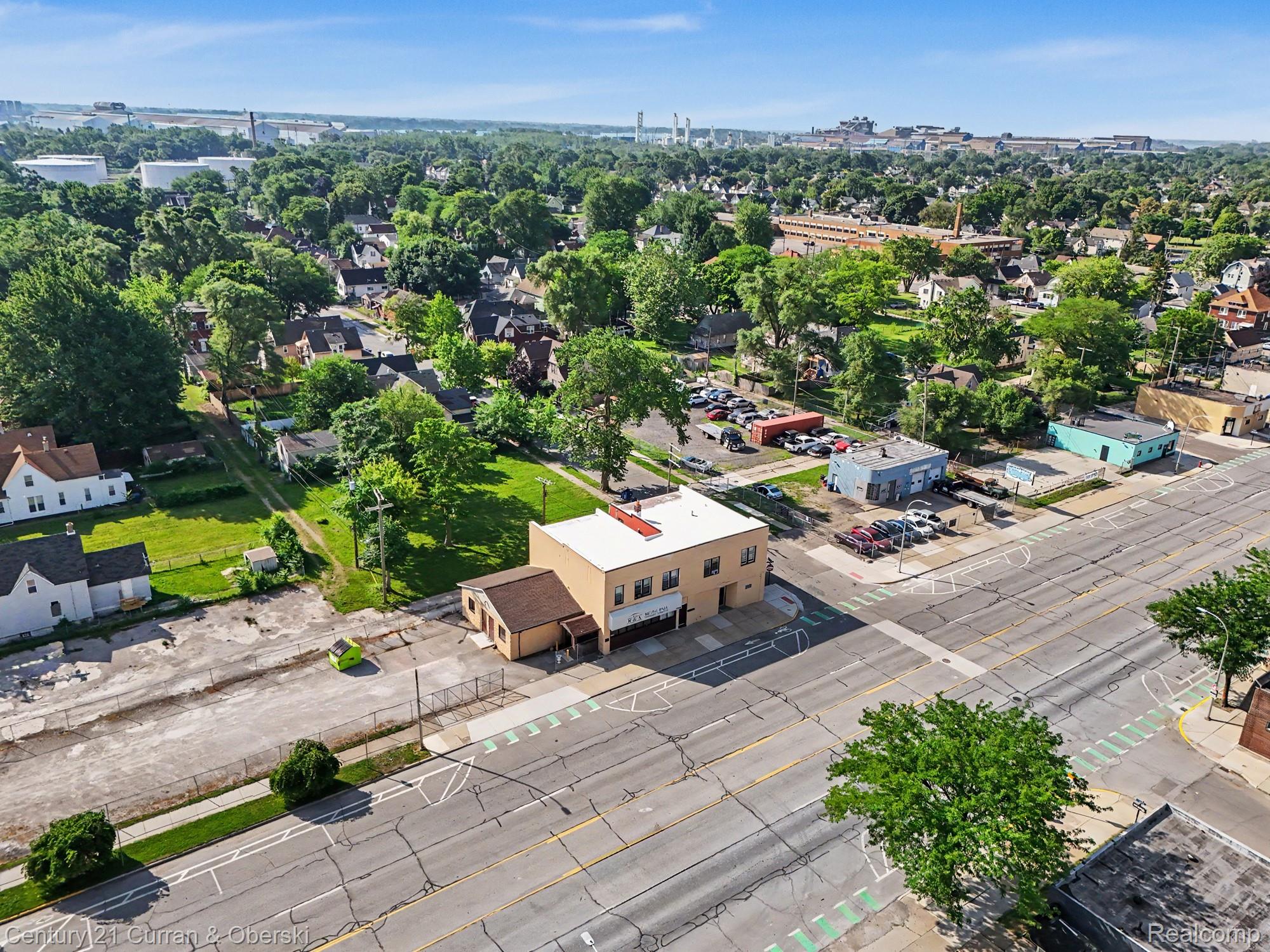 10249 W Jefferson Avenue Property Photo 4