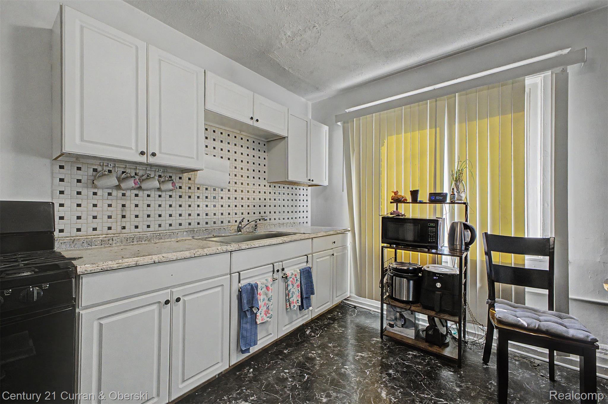 10249 W Jefferson Avenue Property Photo 37