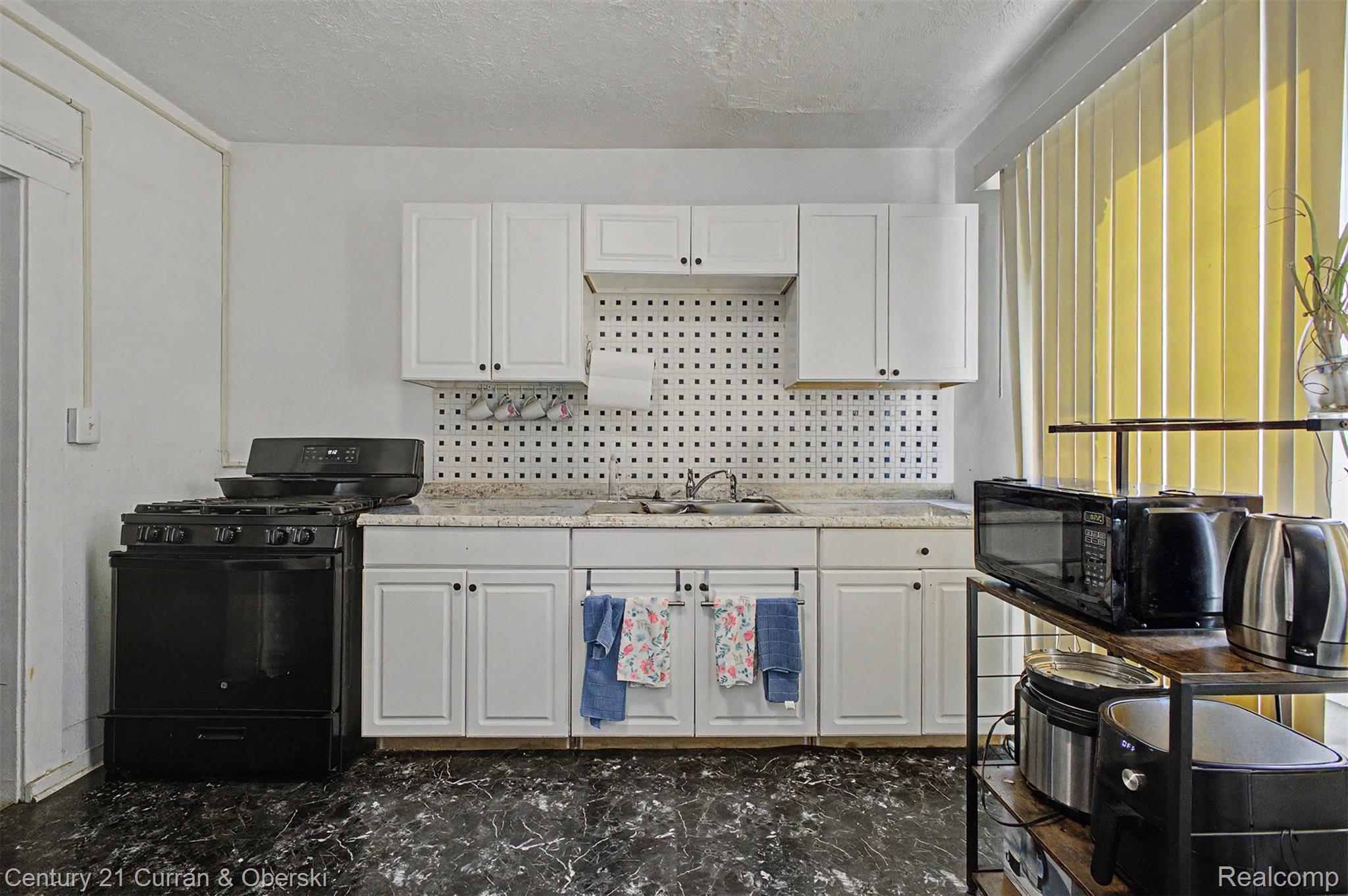 10249 W Jefferson Avenue Property Photo 38