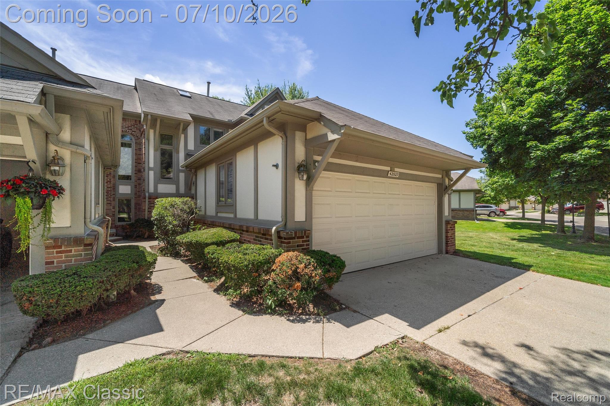 42027 Saratoga Circle Property Photo 1