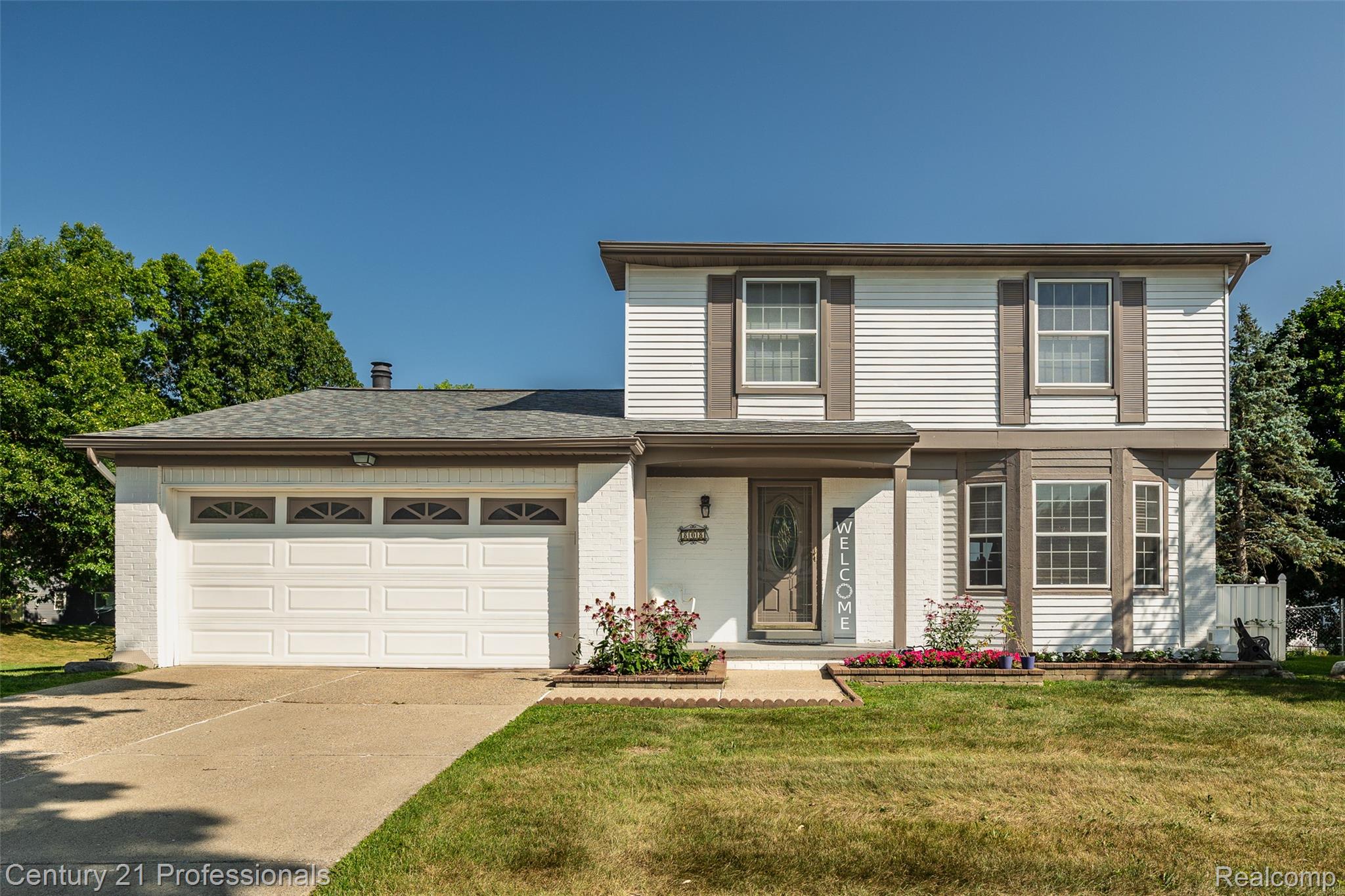808 Oak Ridge Court Property Photo 1