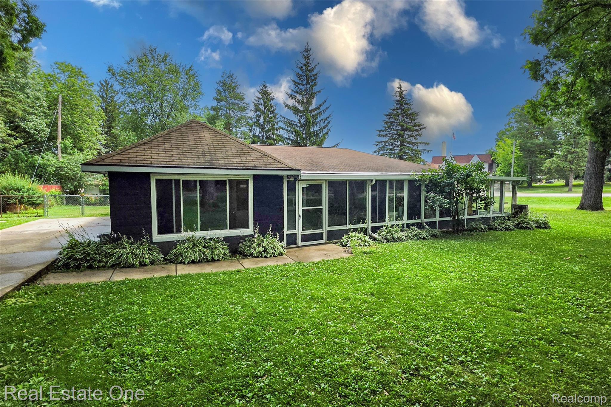 875 S Grey Road Property Photo 1