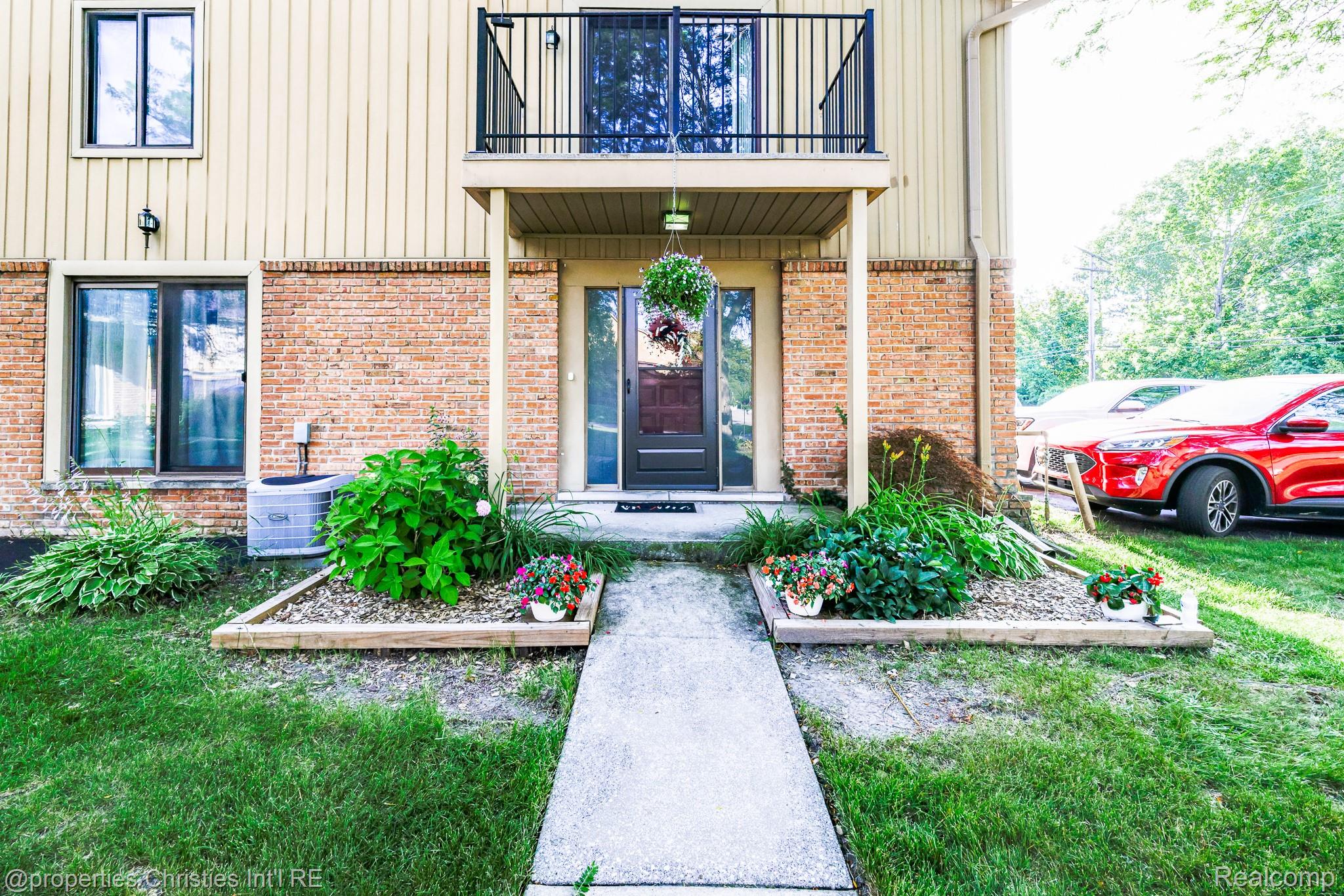 41678 Bedford Drive Property Photo 1