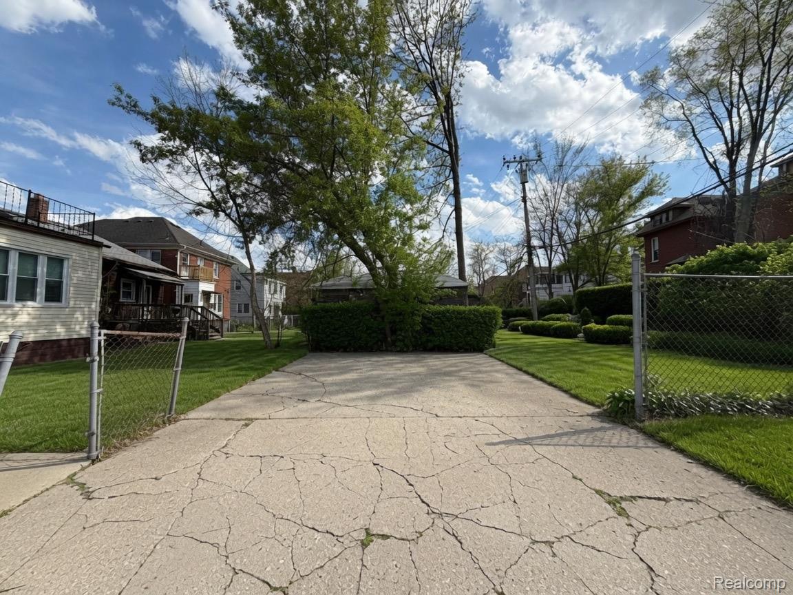 15935 Normandy Street Property Photo 6