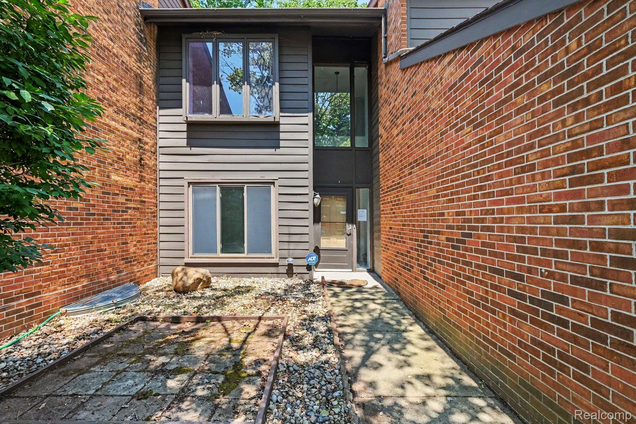 2056 Walden Court Property Photo 1