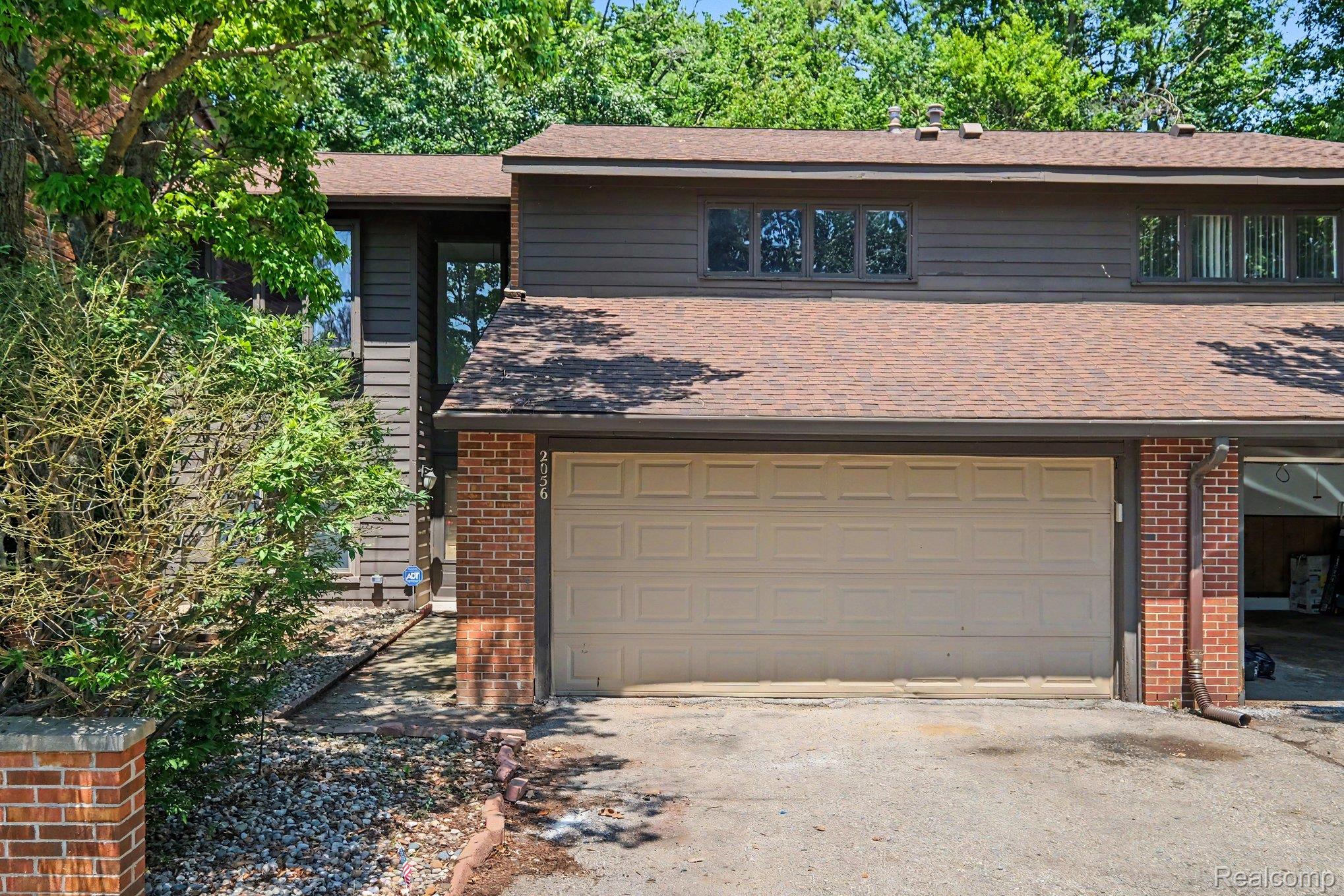 2056 Walden Court Property Photo 2
