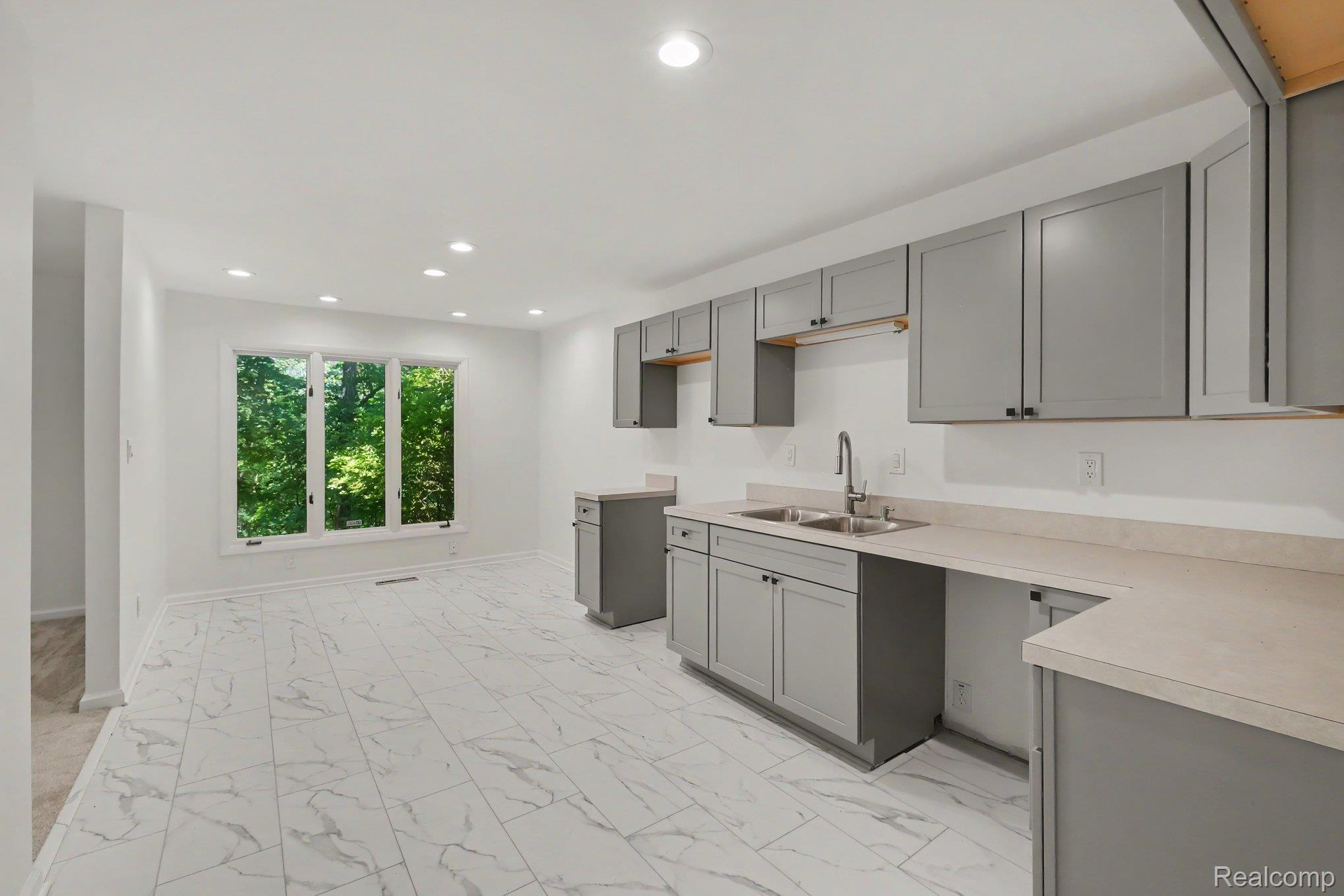 2056 Walden Court Property Photo 7