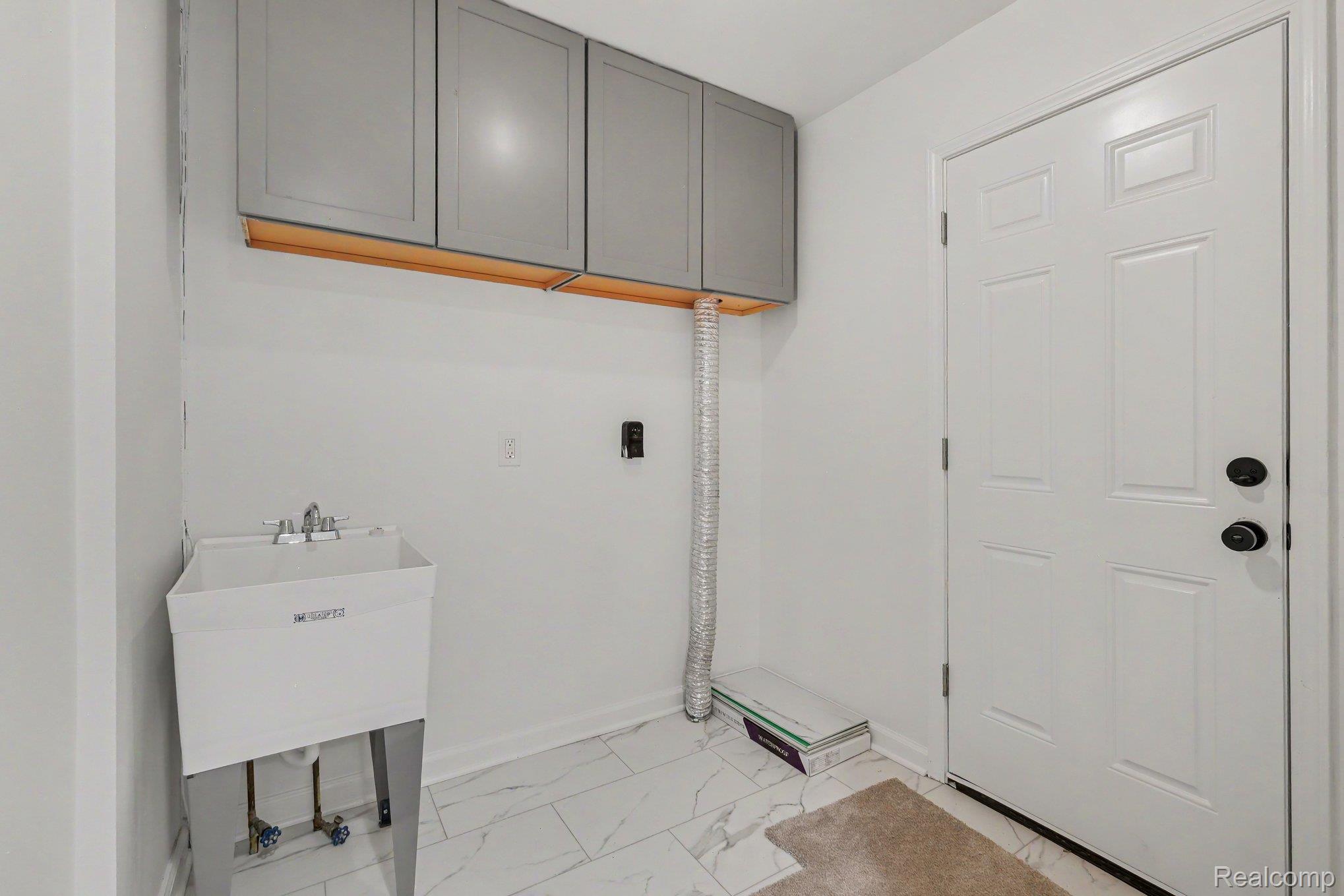 2056 Walden Court Property Photo 20