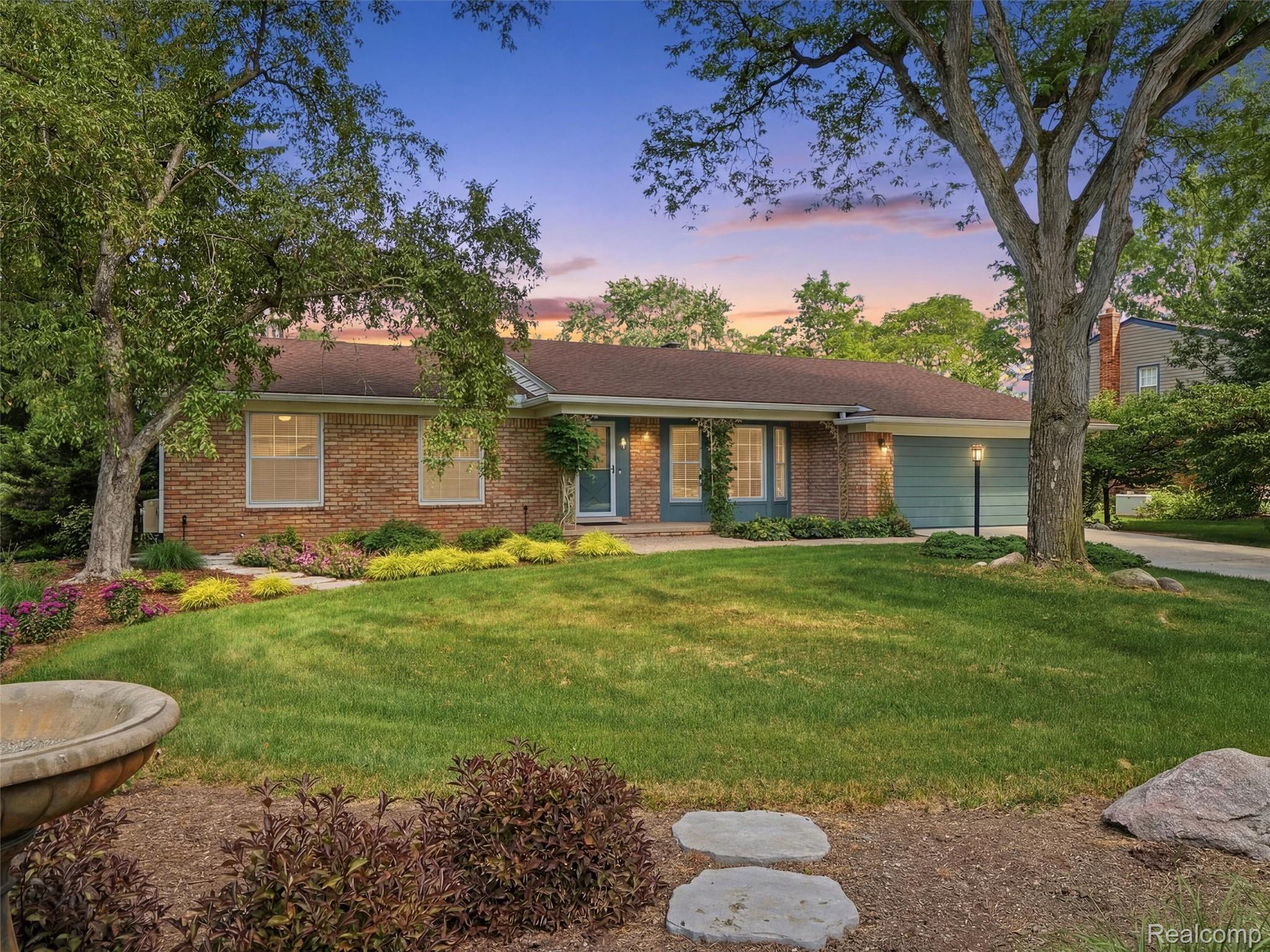 31526 Sunset Drive Property Photo 1