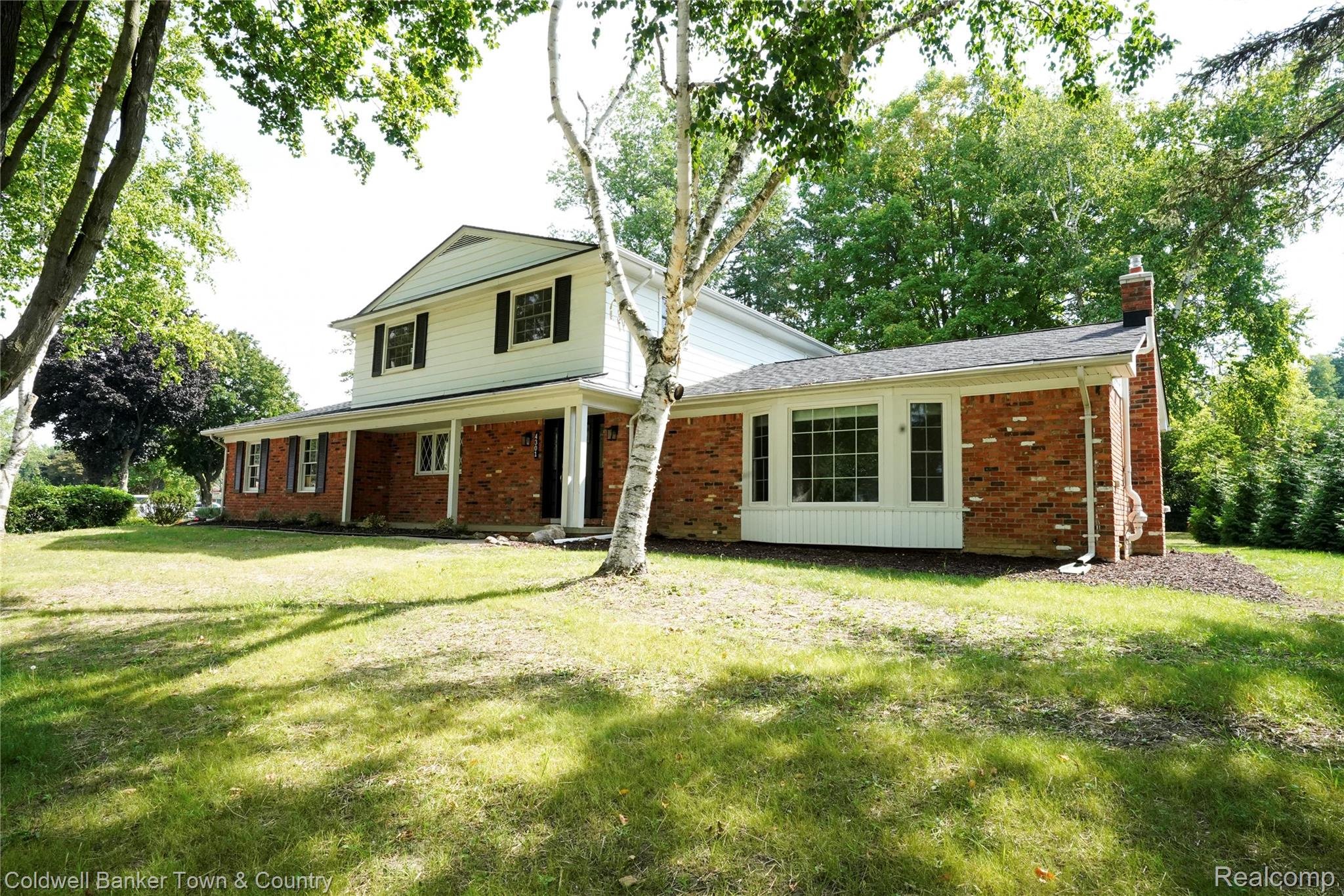 4301 Macqueen Drive Property Photo 3