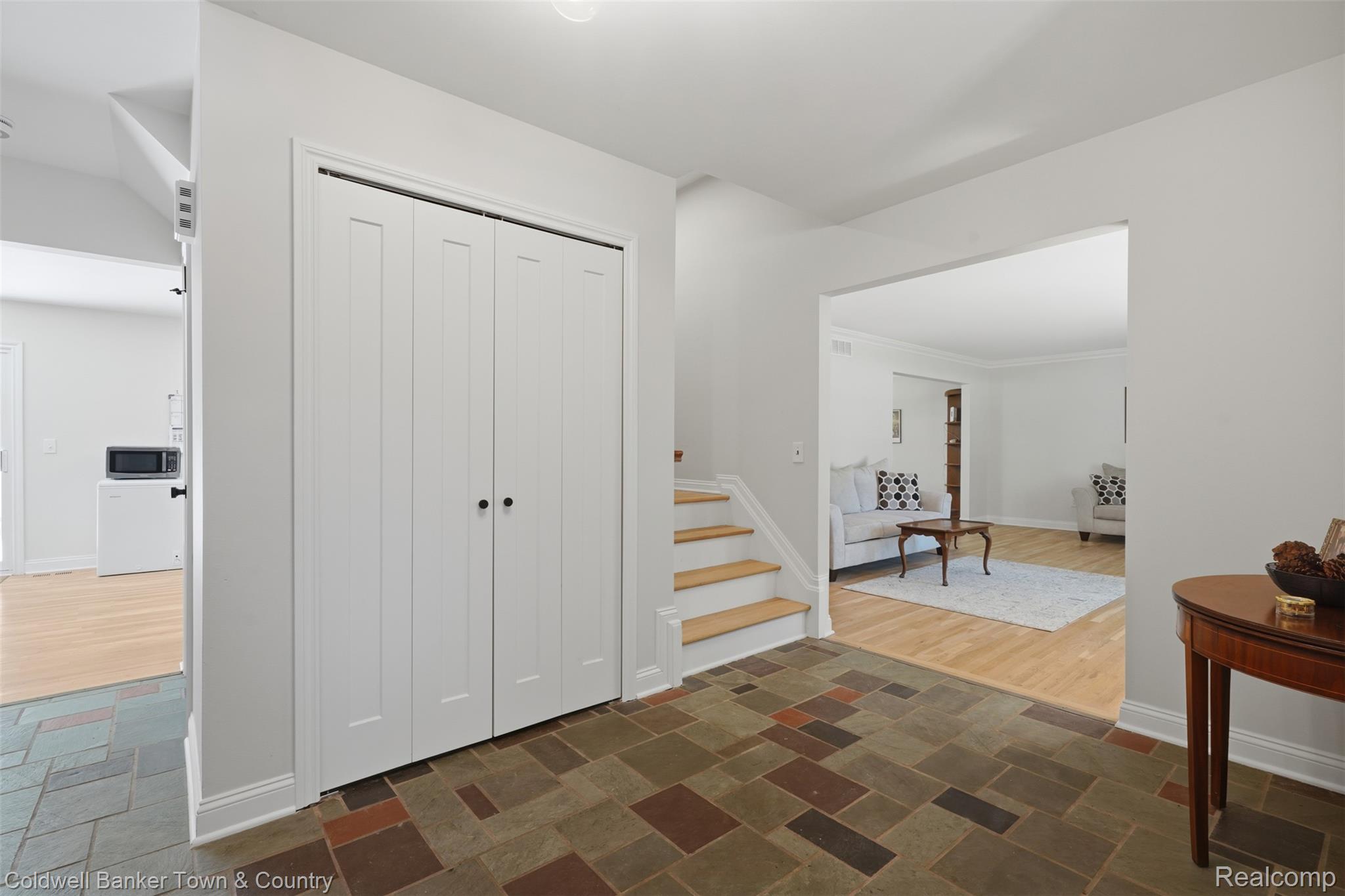 4301 Macqueen Drive Property Photo 12