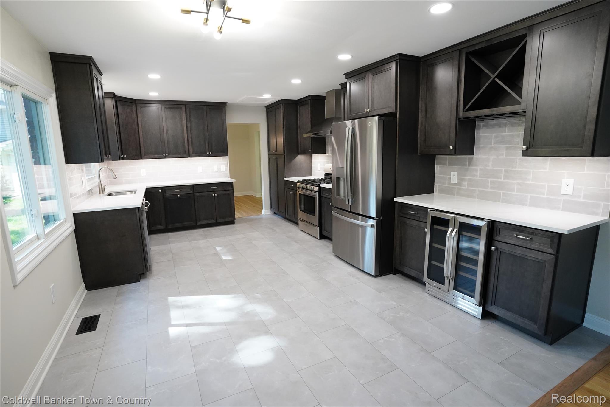 4301 Macqueen Drive Property Photo 16