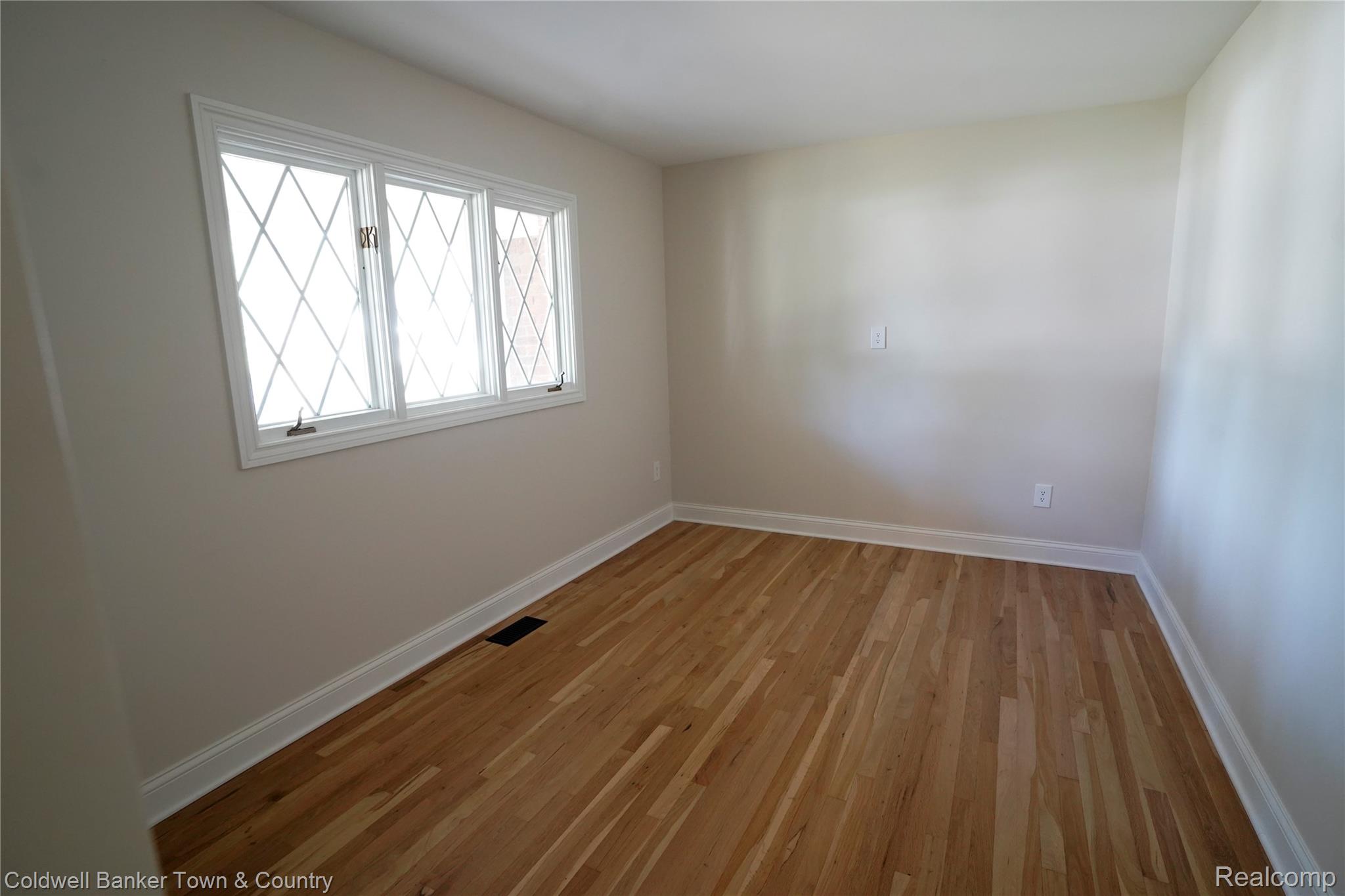 4301 Macqueen Drive Property Photo 40