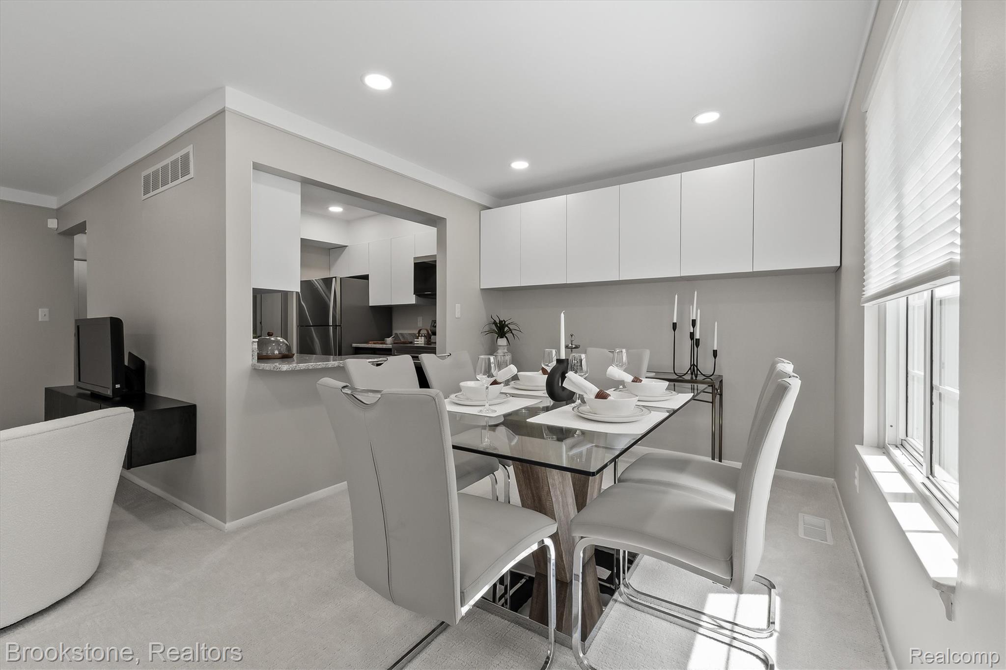 775 E Fox Hills Drive Property Photo 14