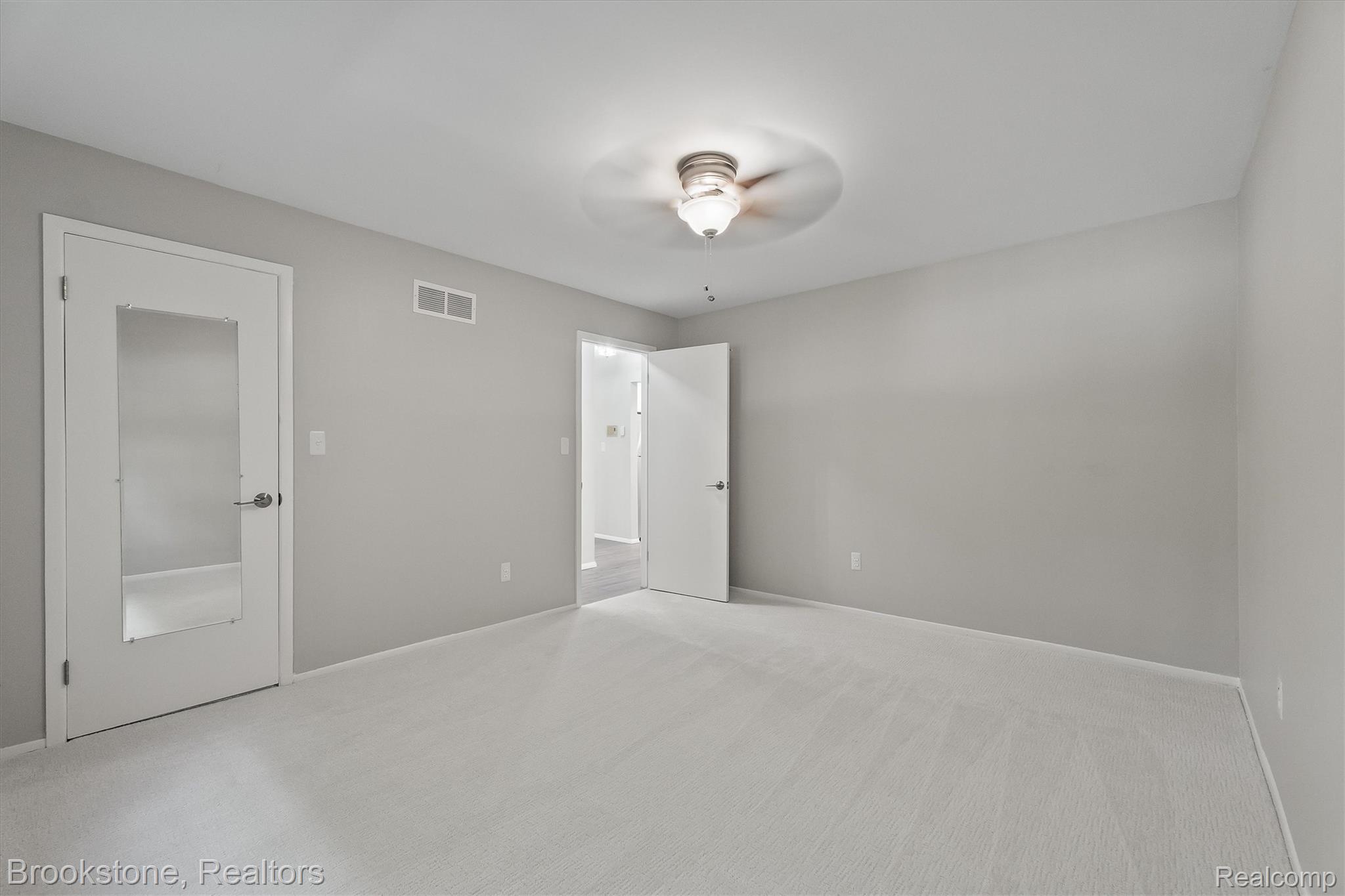775 E Fox Hills Drive Property Photo 18
