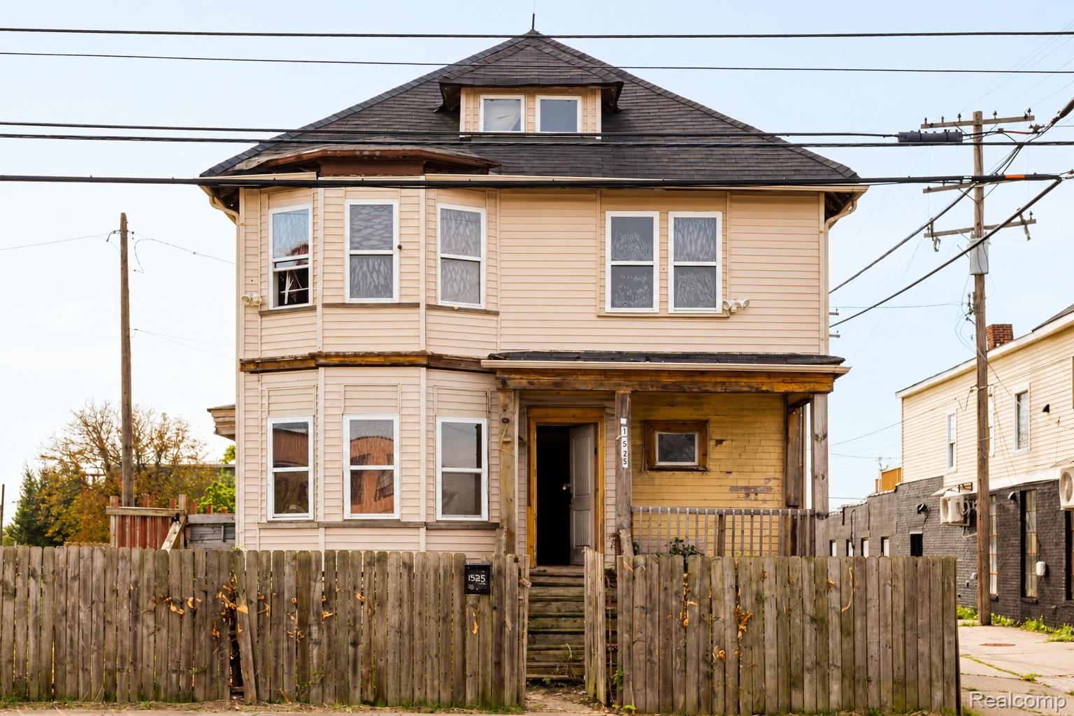 1525 Spruce Street Property Photo 1