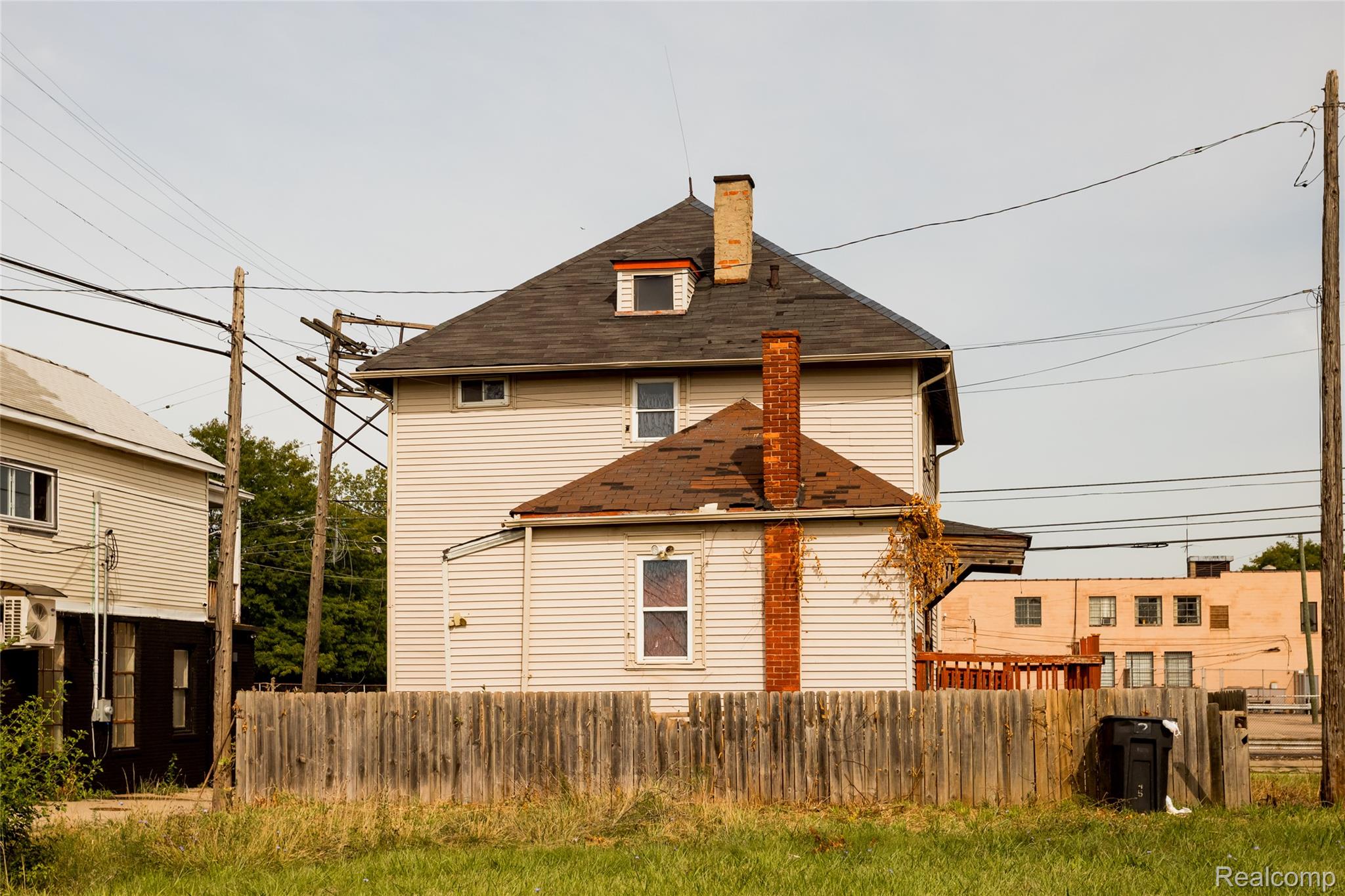 1525 Spruce Street Property Photo 4
