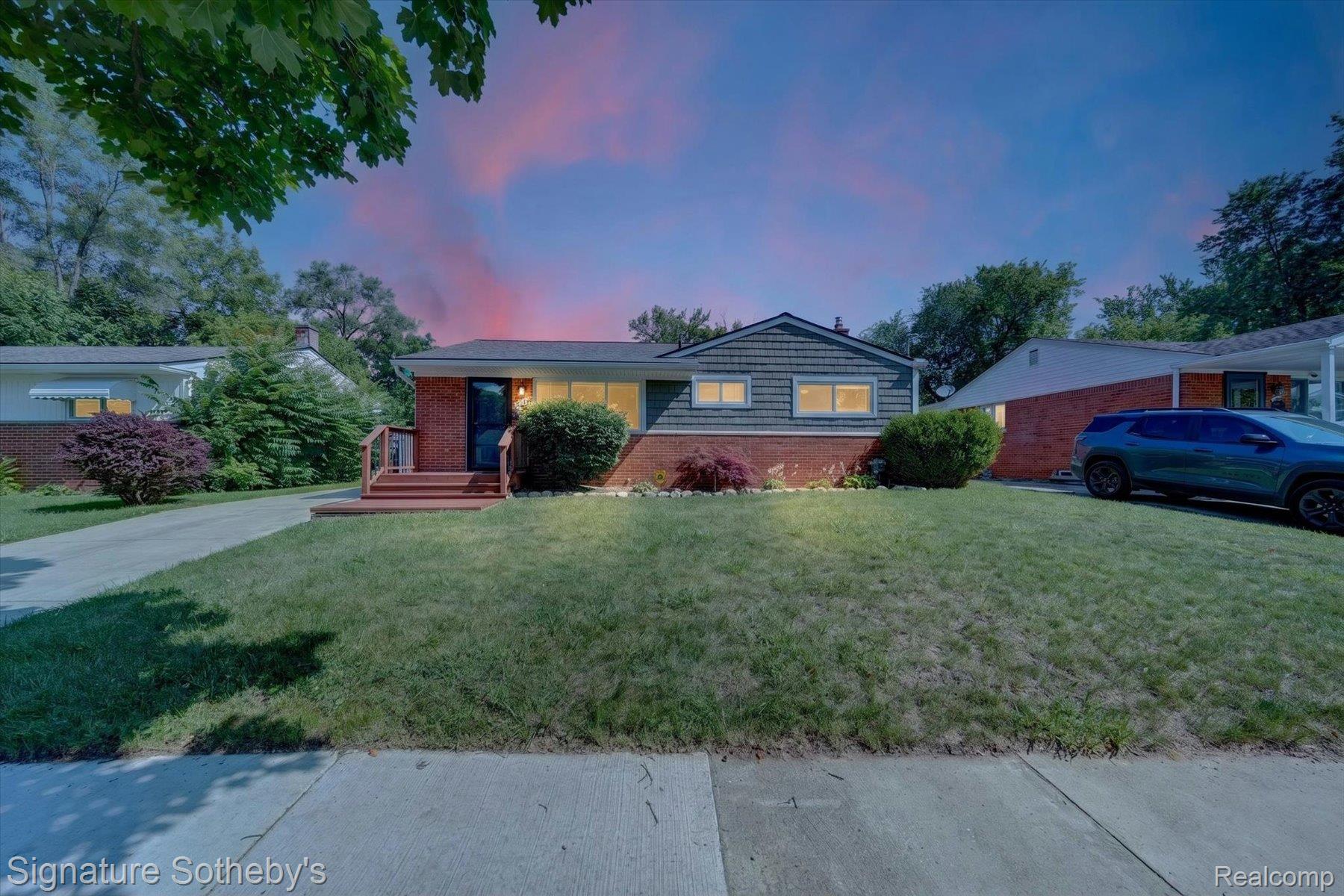 300 W Yale Avenue Property Photo 1