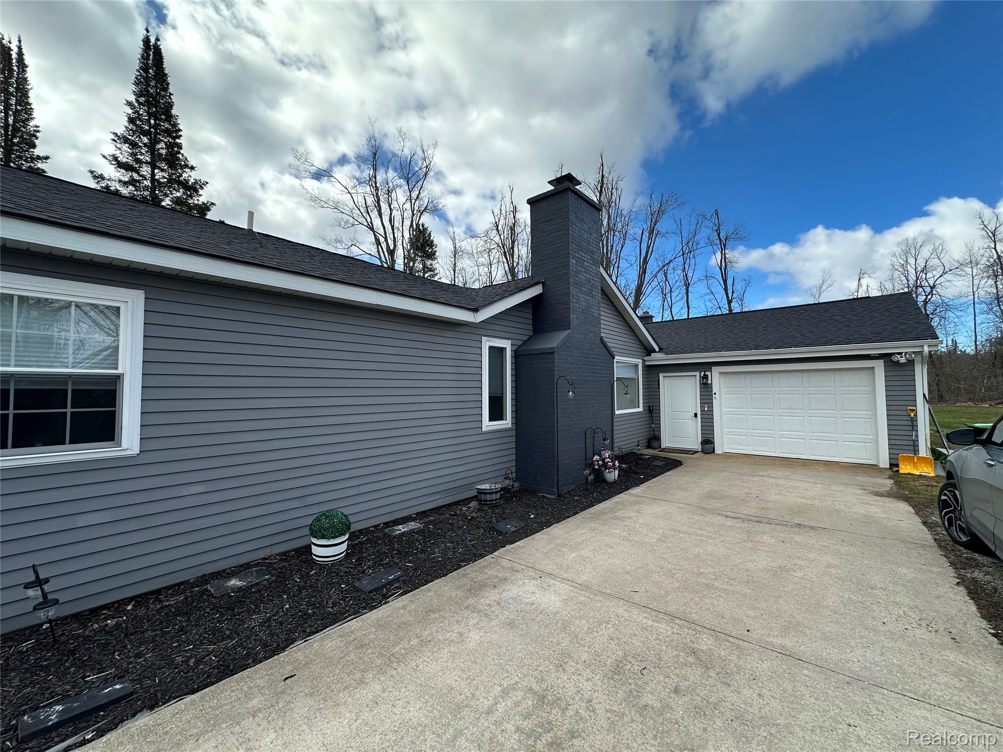 7726 Lake Street Property Photo 3