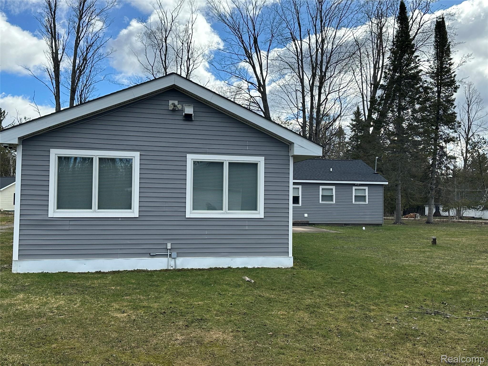 7726 Lake Street Property Photo 4