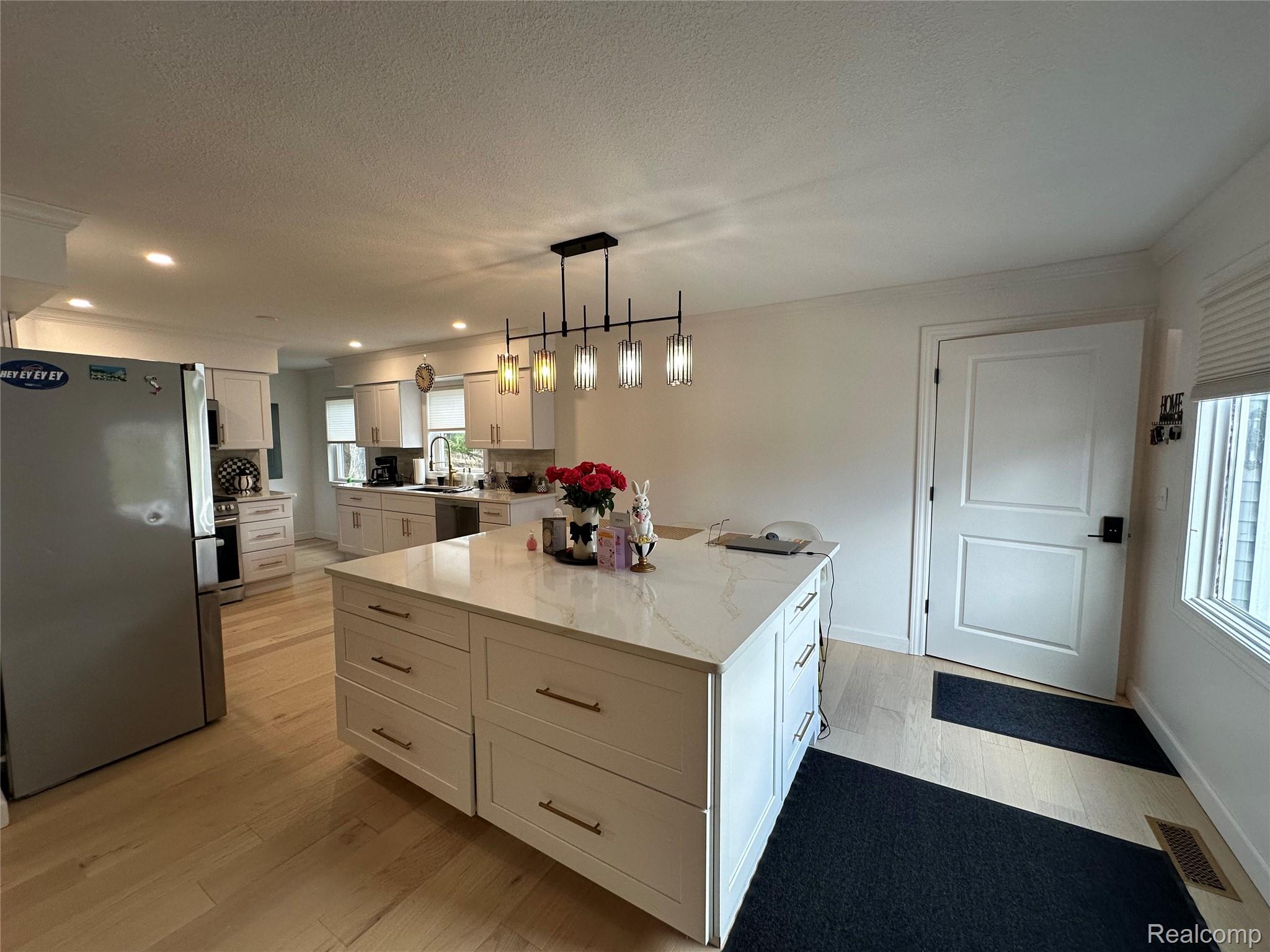 7726 Lake Street Property Photo 12