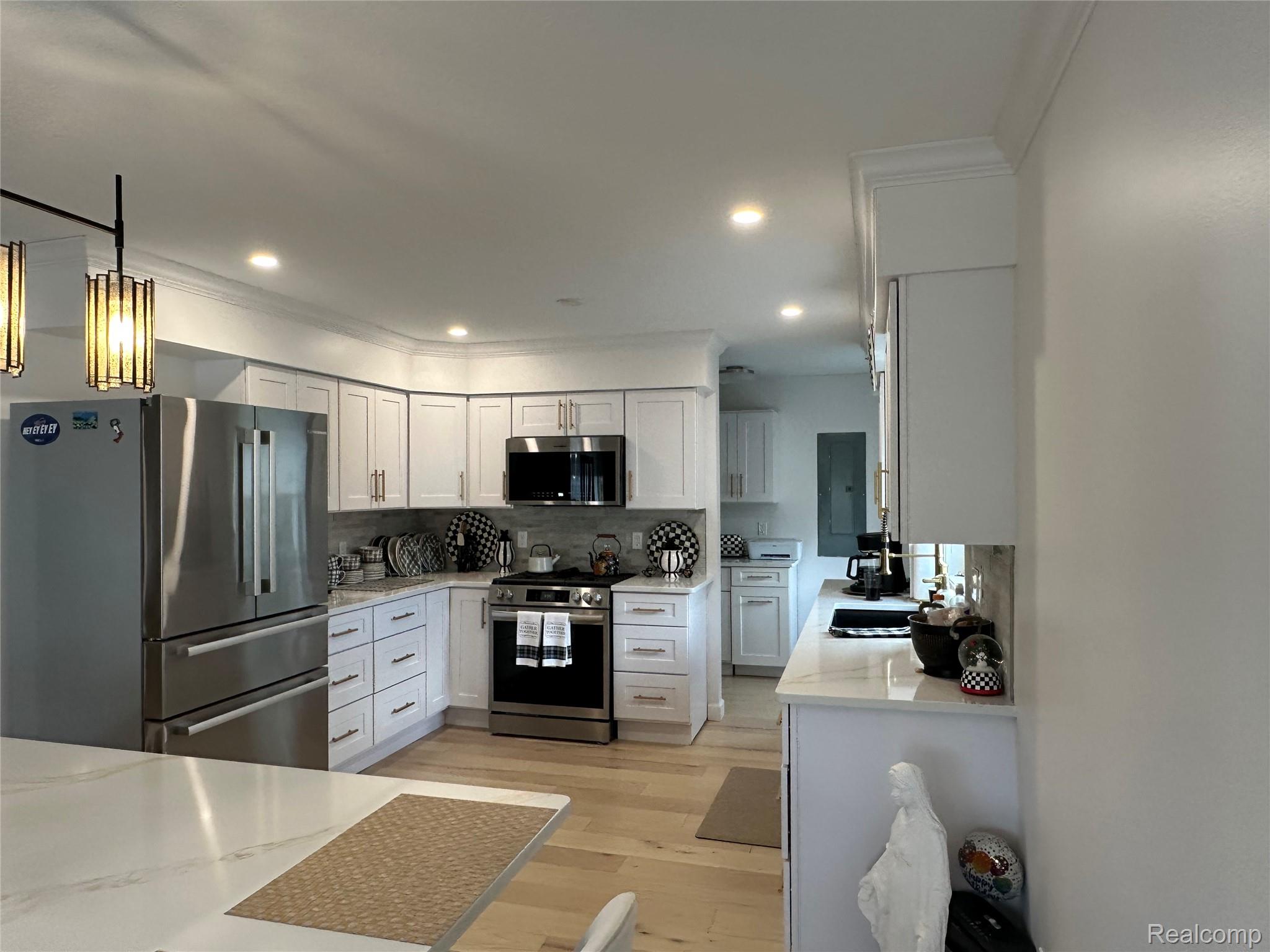 7726 Lake Street Property Photo 14