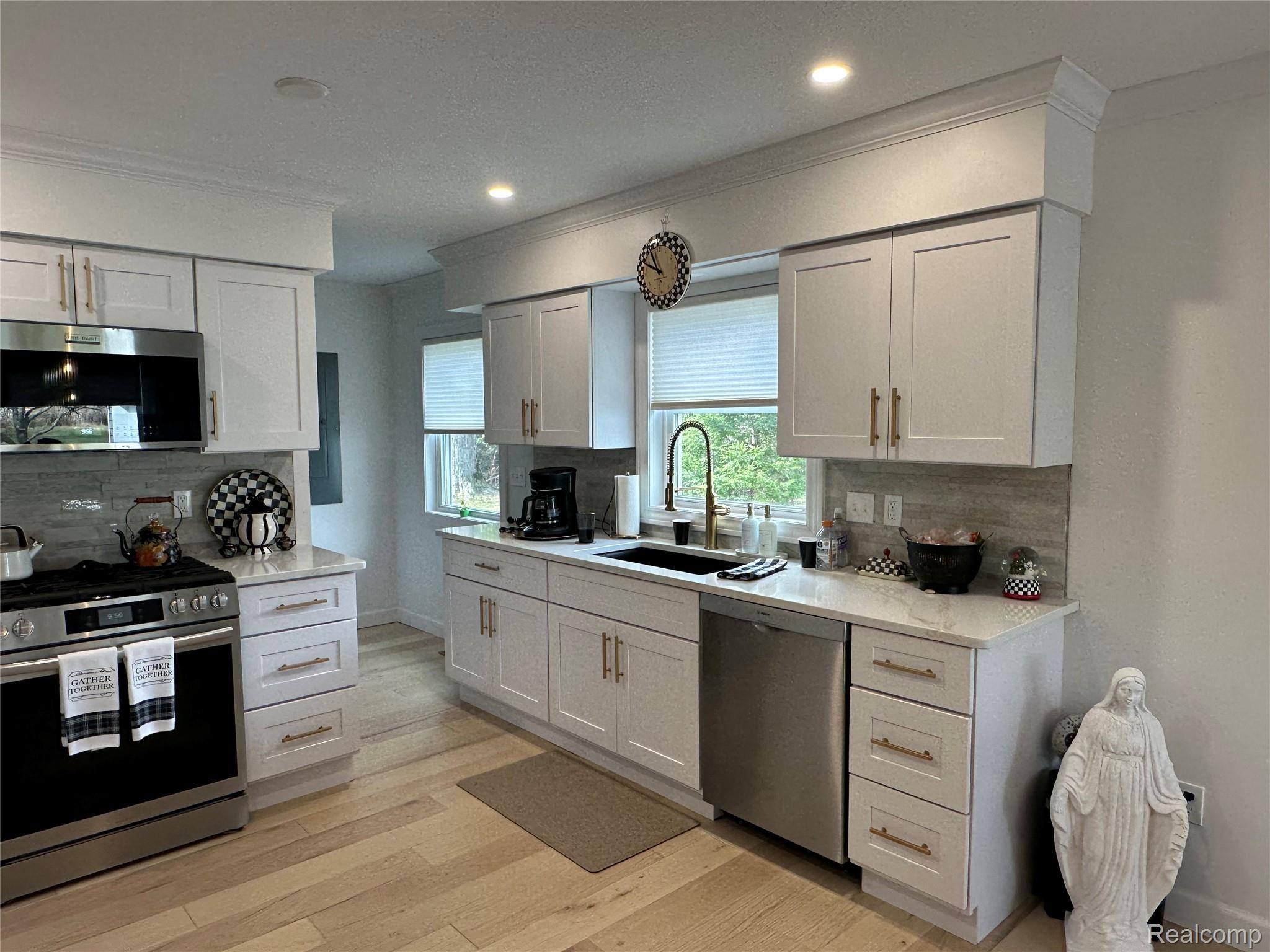 7726 Lake Street Property Photo 15