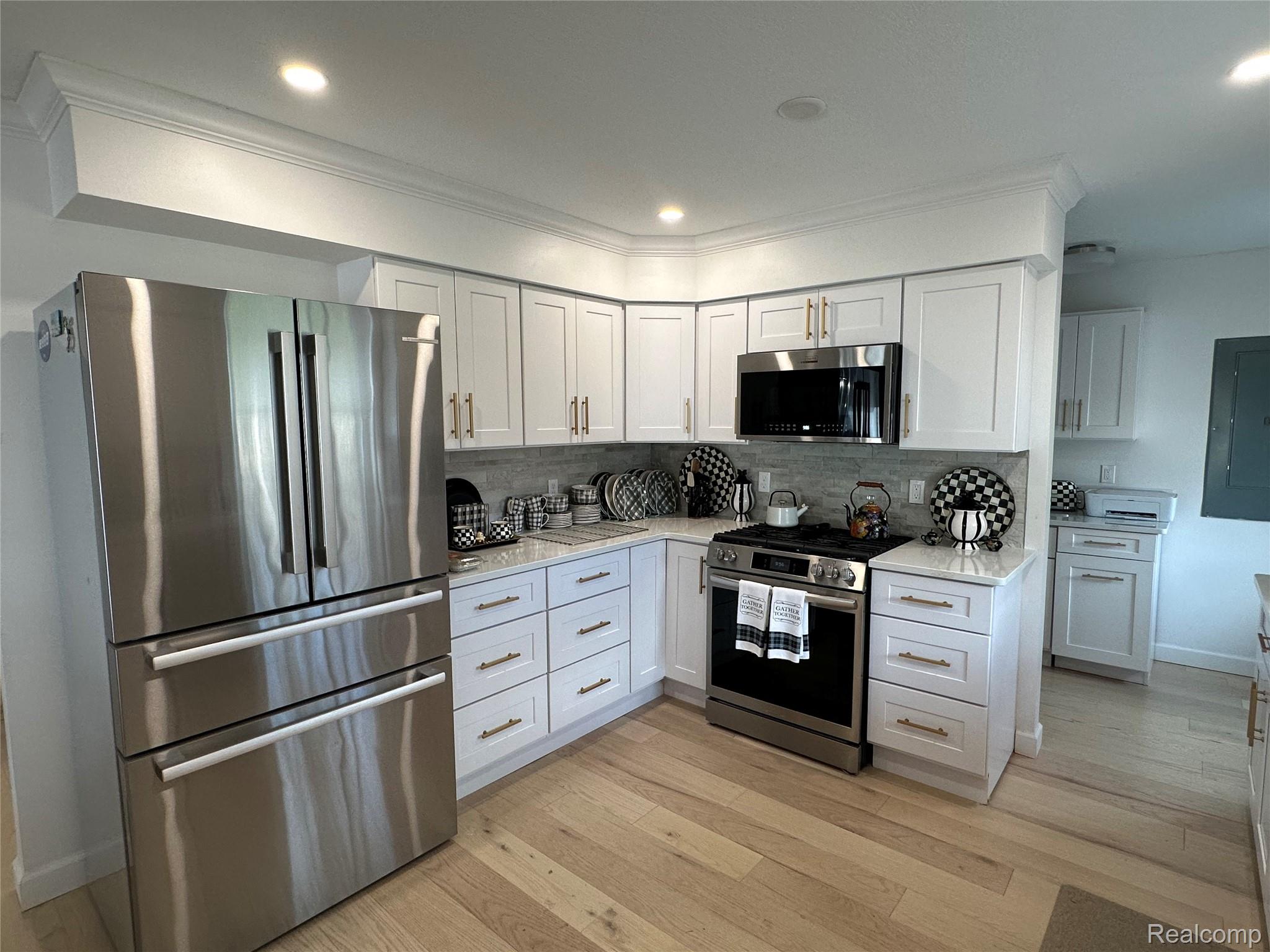 7726 Lake Street Property Photo 17