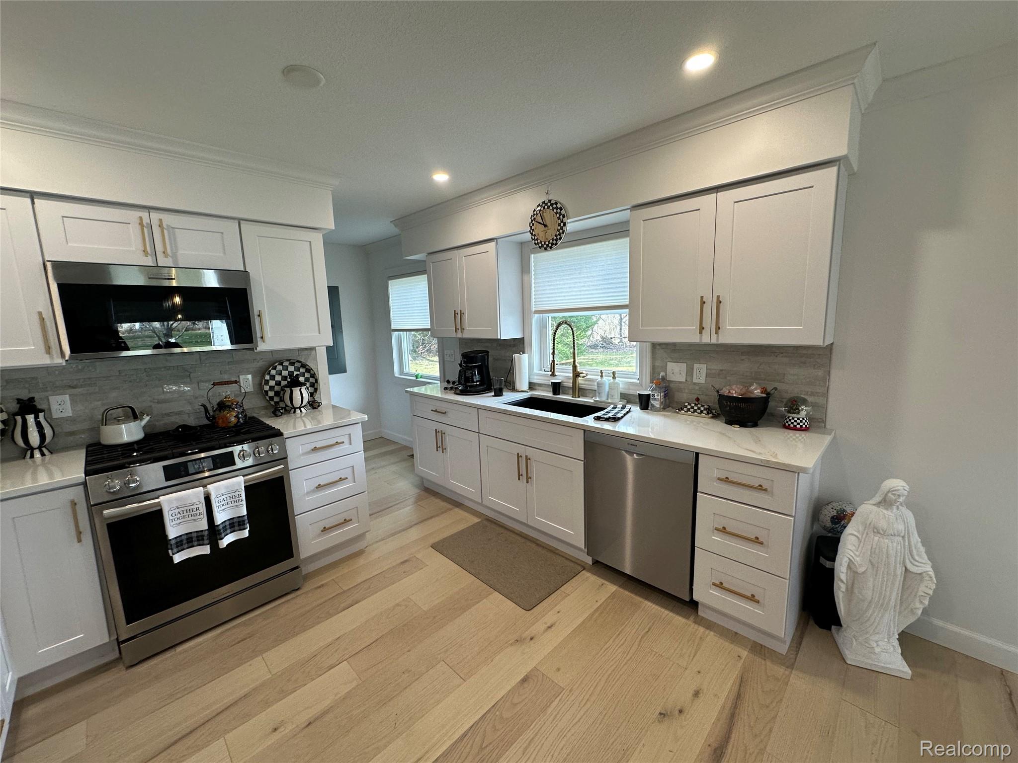 7726 Lake Street Property Photo 18
