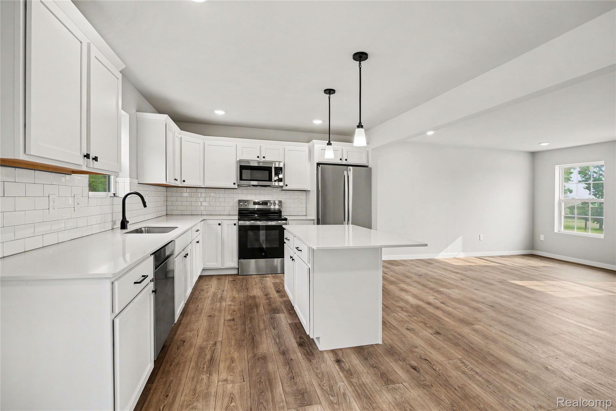 751 Lone Oak Way Property Photo 4