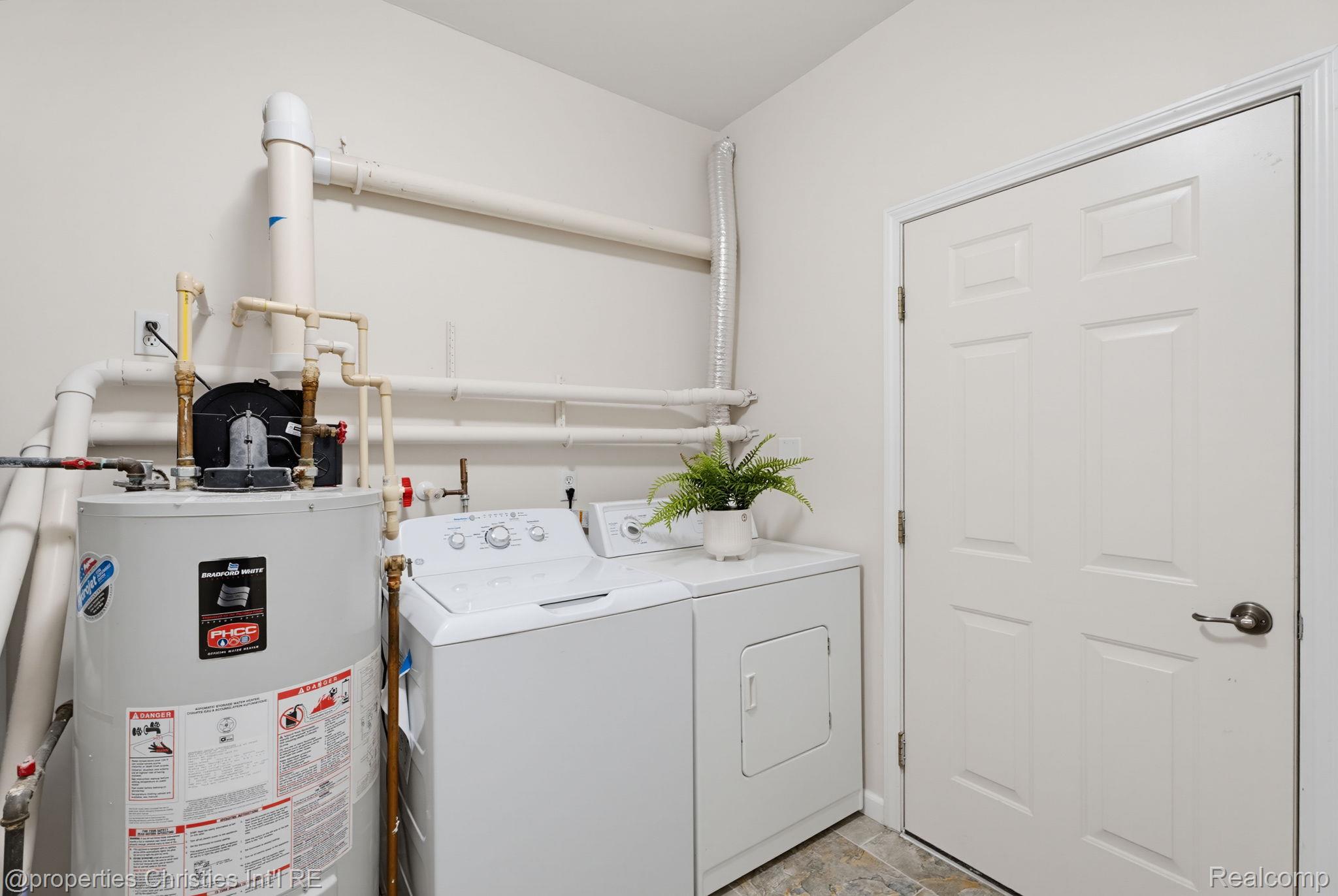 730 Amberly Drive Property Photo 14