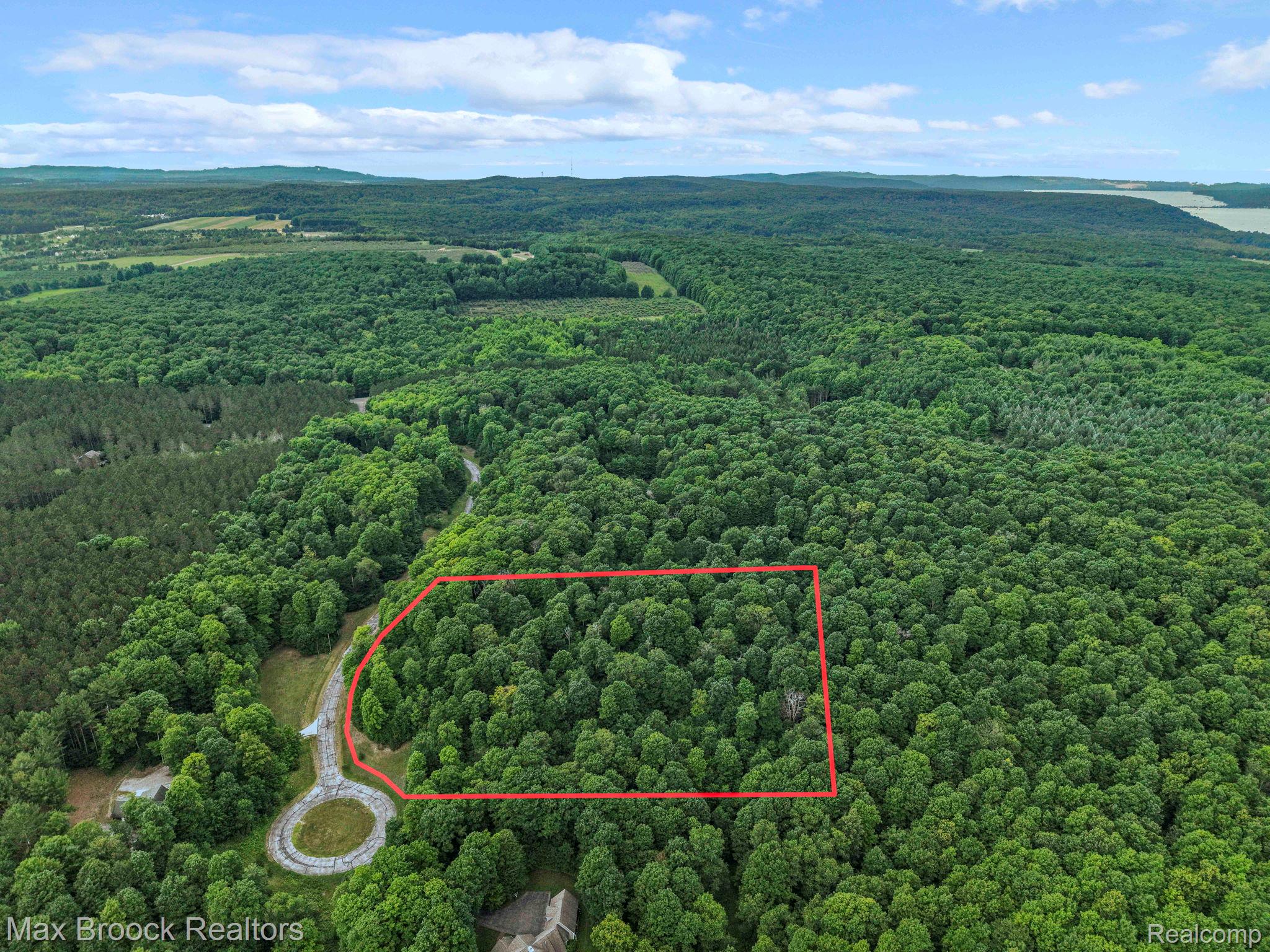 0000 Mackinaw Ridge Property Photo 3