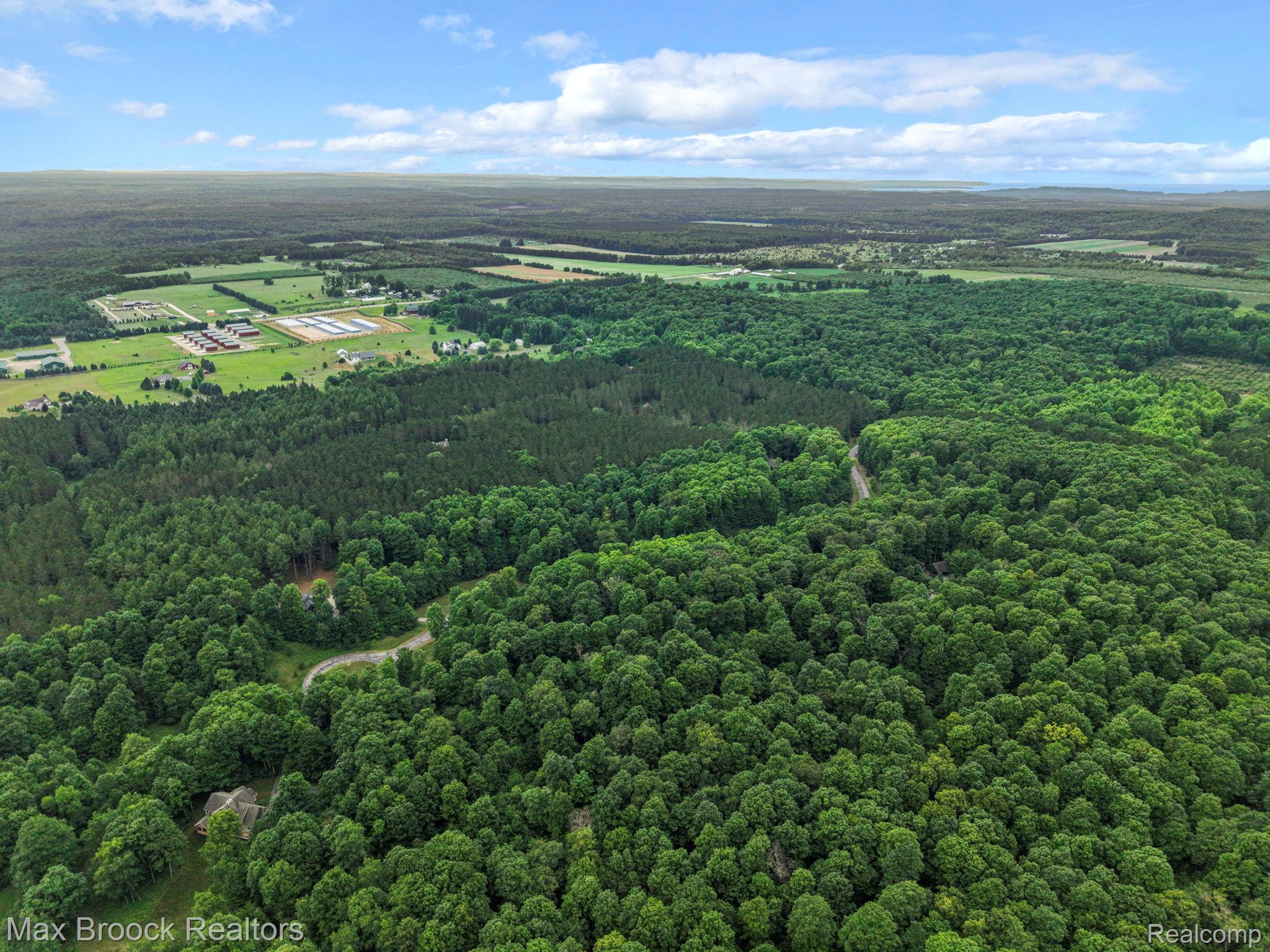0000 Mackinaw Ridge Property Photo 6