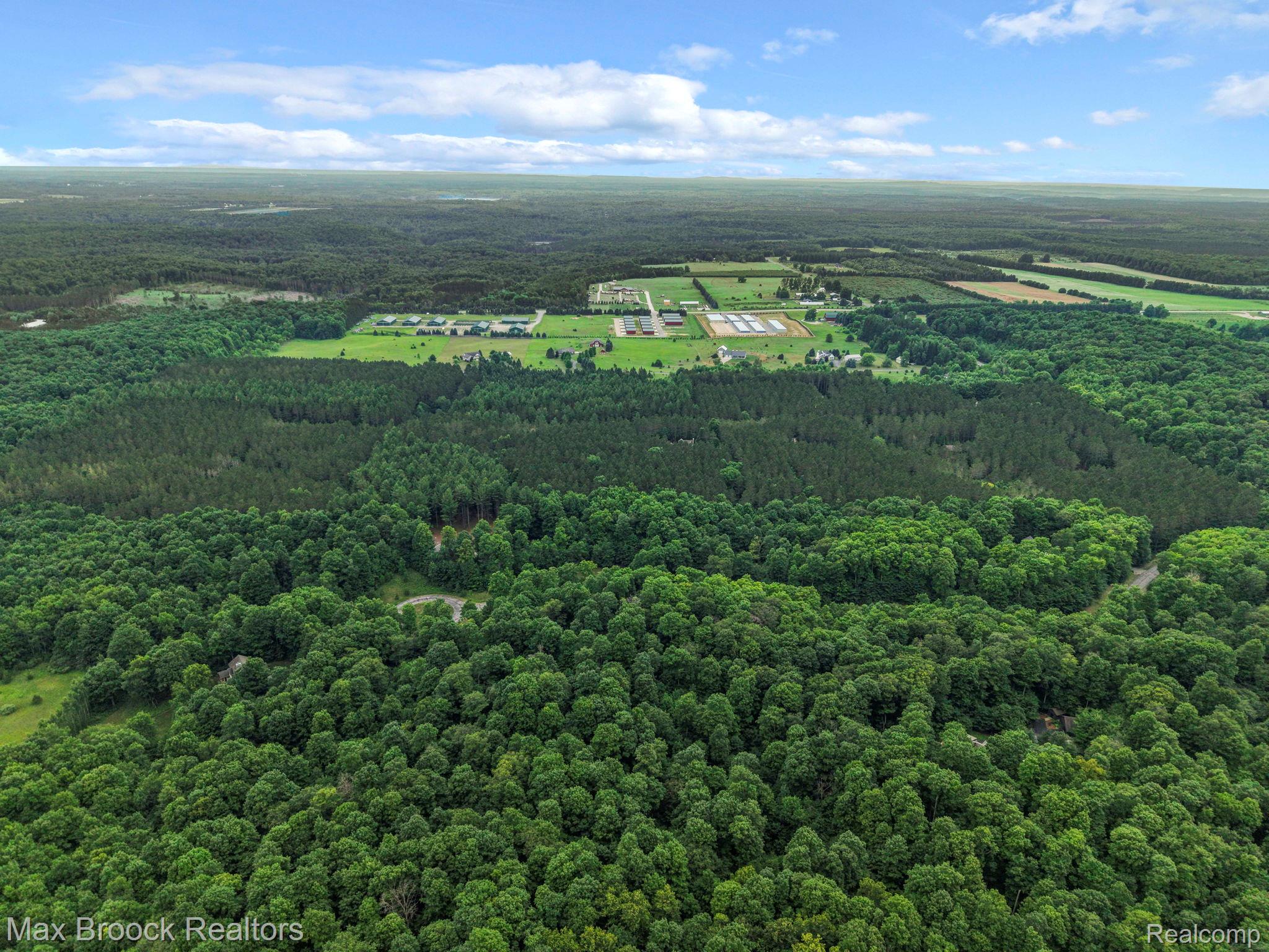 0000 Mackinaw Ridge Property Photo 7